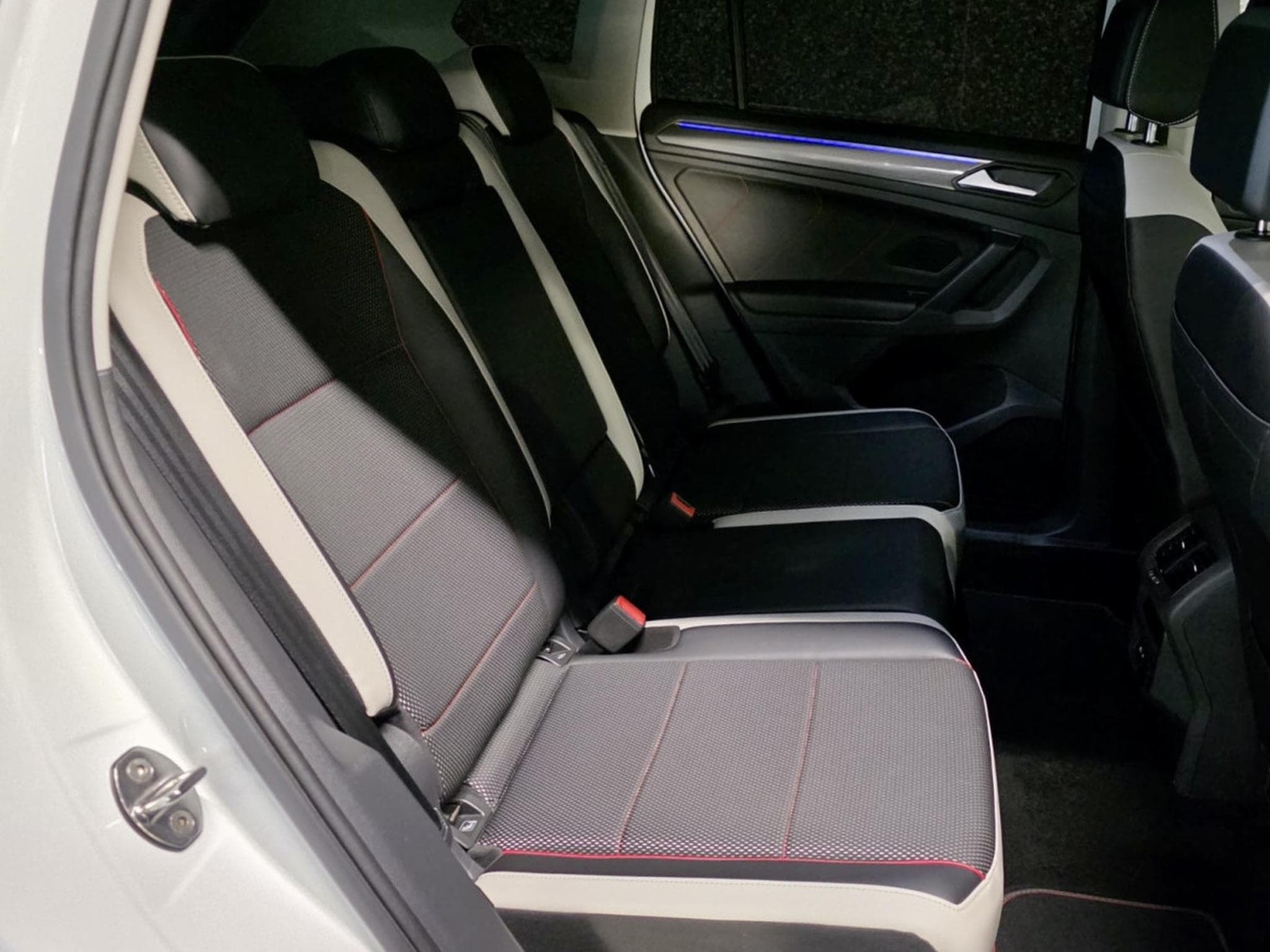 VW Tiguan 1.5 TSI 150 URBAN SPORT VIRTUAL HEAD UP HARMAN KARDON CUIR N (2022) - Photo 5