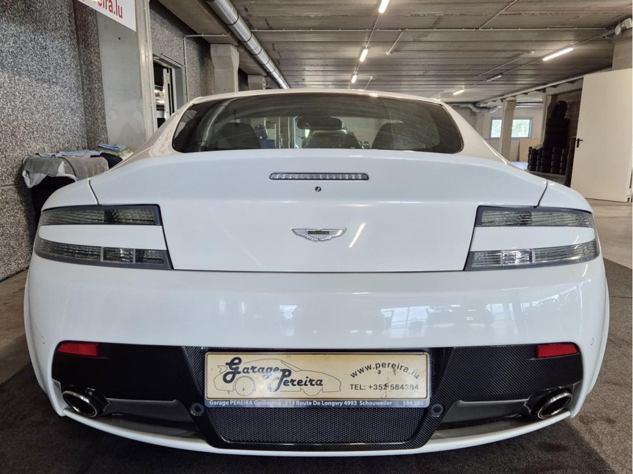 Aston-Martin V8 Vantage EUROPA CARBON CUIR NAVI (2013) - Photo 3