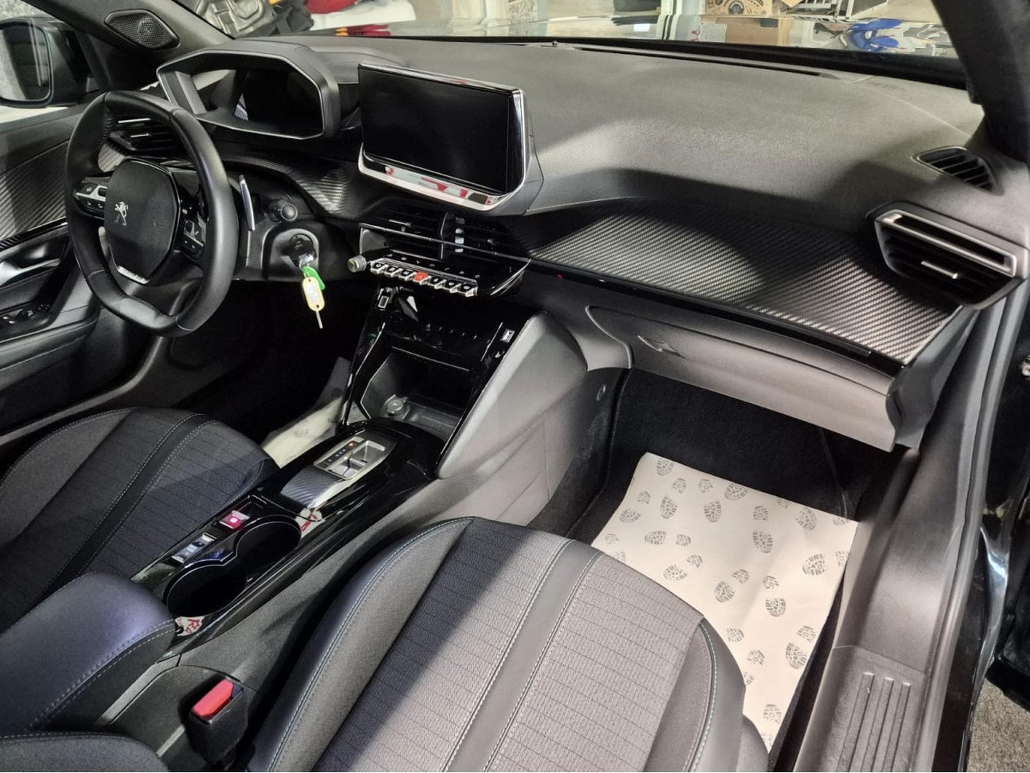 Peugeot 2008 1.5 BLUEHDI 130 ALLURE CUIR NAVI (2023) - Foto 6