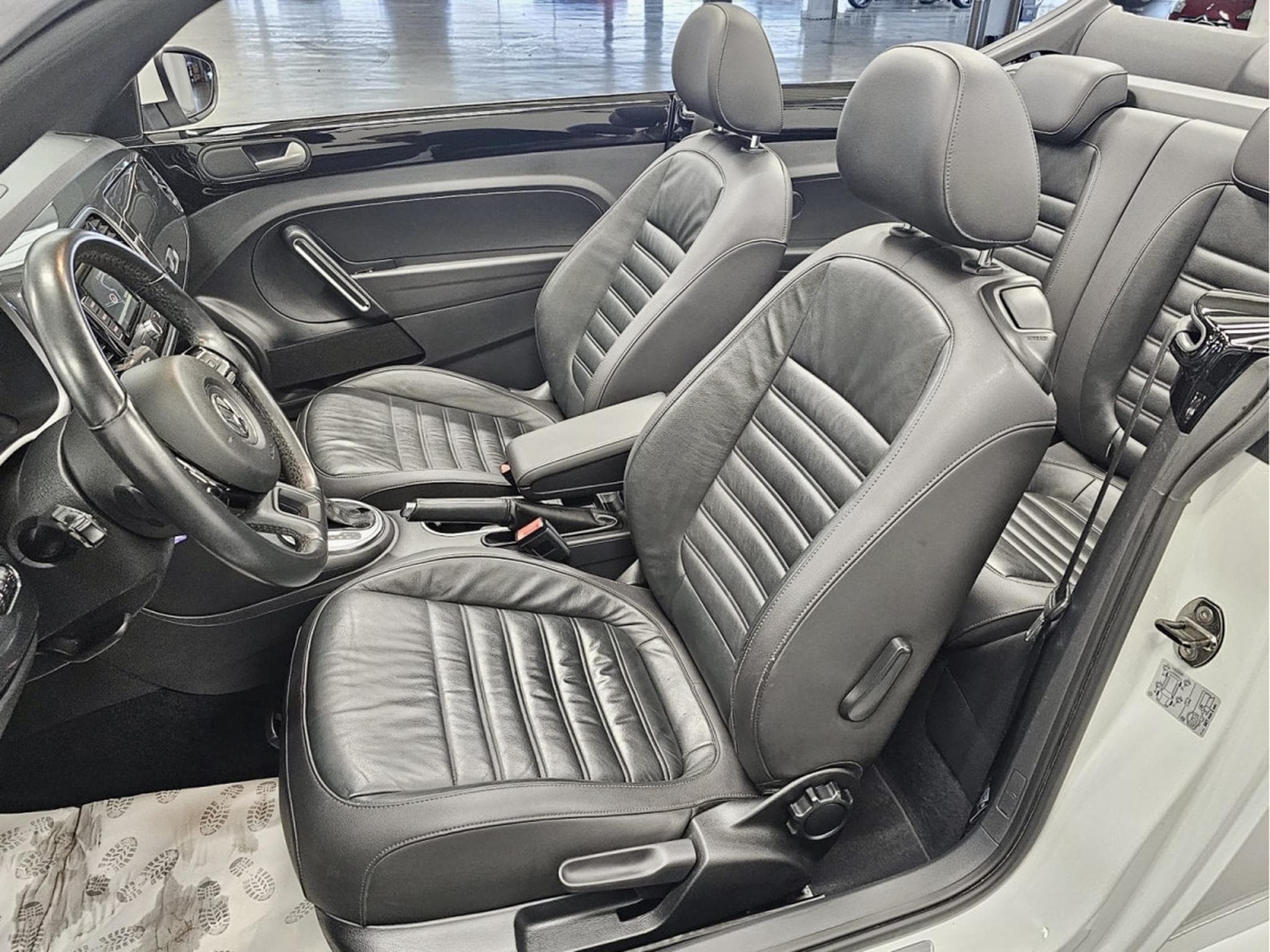 VW Beetle 2.0 TSI 210 DSG CABRIO R-LINE 1. HAND CUIR BI-XENON NAVI (2014) - Foto 6