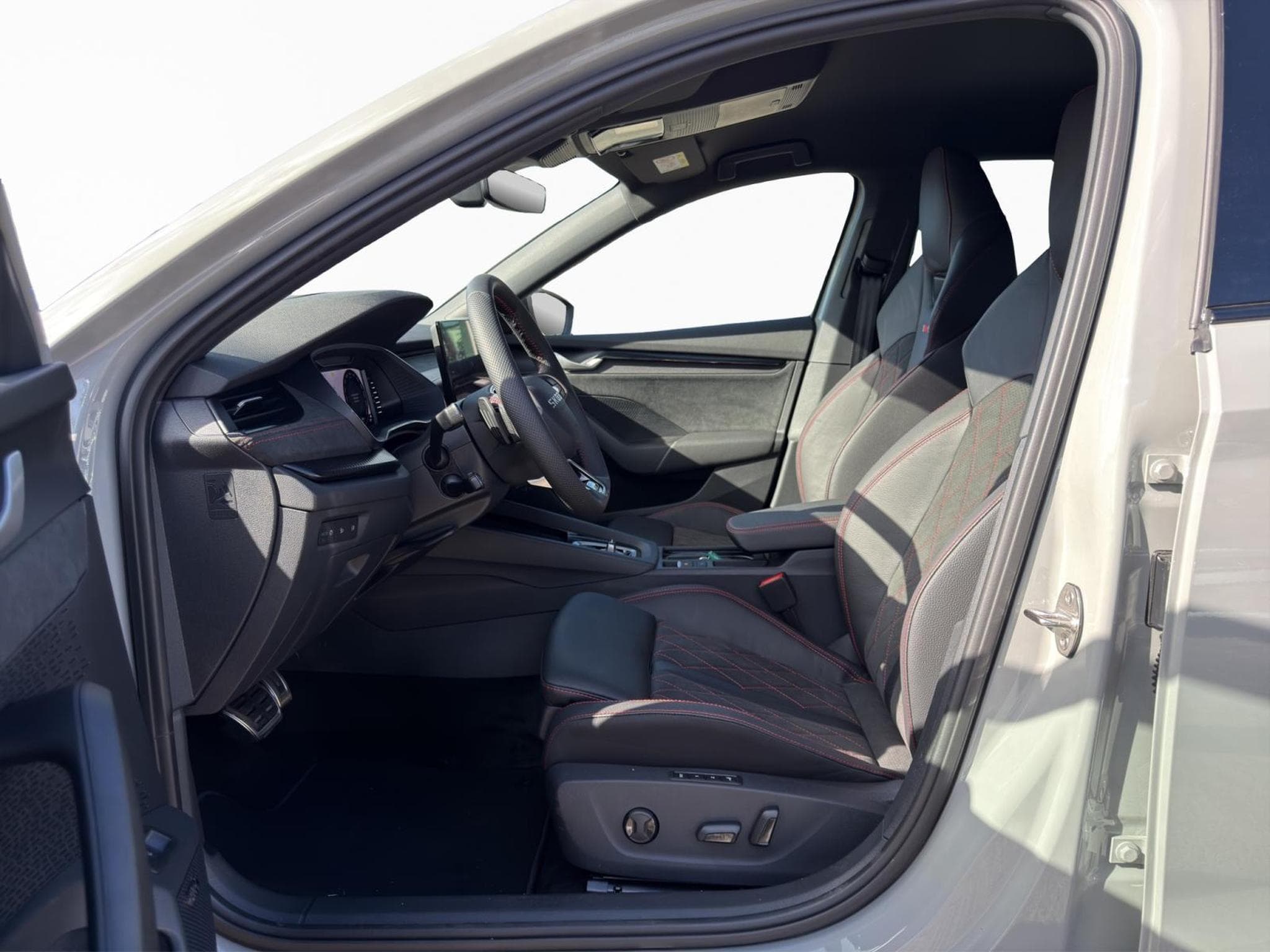 Skoda Octavia RS (2026) - Photo 8