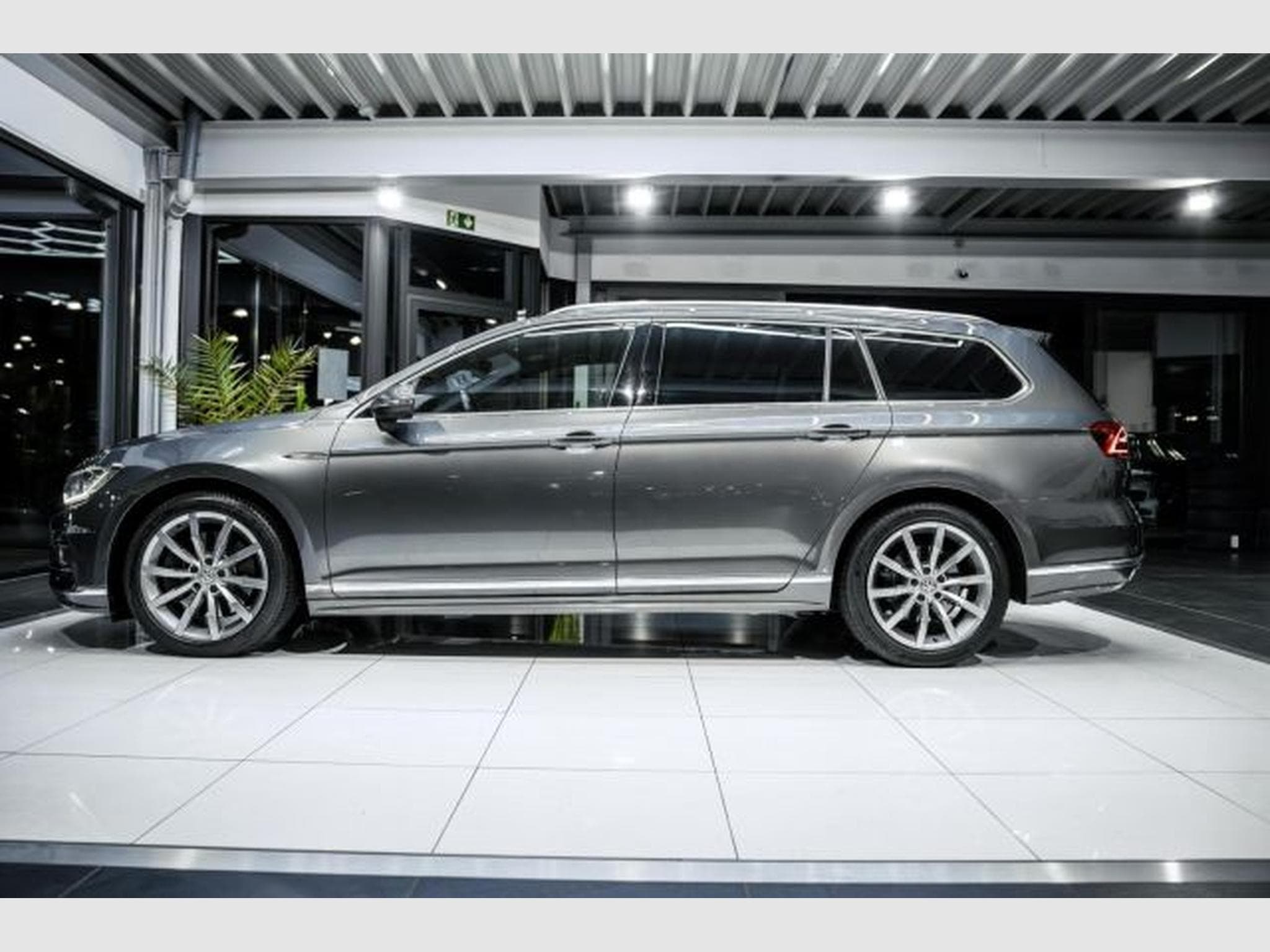 VW Passat Passat Variant 2.0 TDI DSG Highl. 2x R-Line 4Mo (2016) - Photo 11