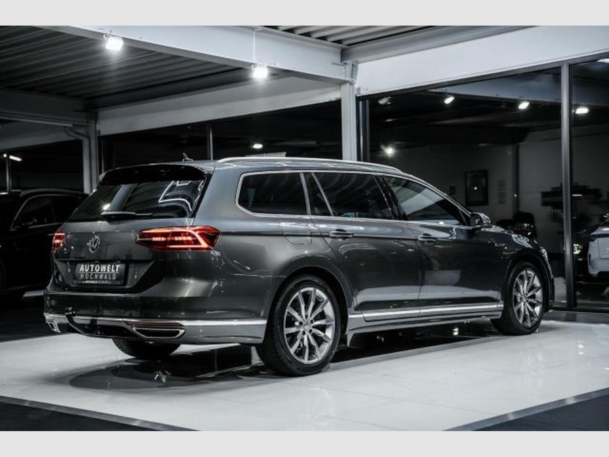 VW Passat Passat Variant 2.0 TDI DSG Highl. 2x R-Line 4Mo (2016) - Photo 12