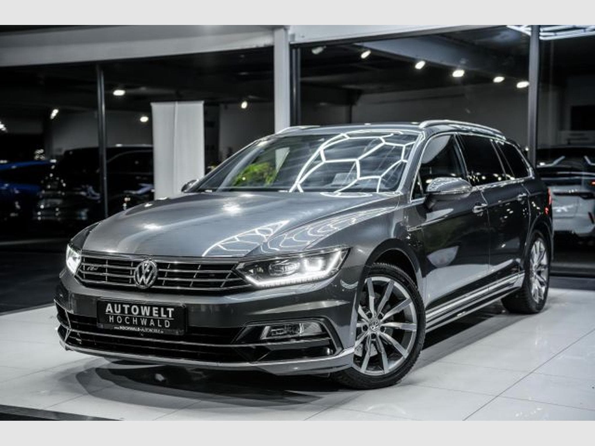 VW Passat Passat Variant 2.0 TDI DSG Highl. 2x R-Line 4Mo (2016) - Photo 2