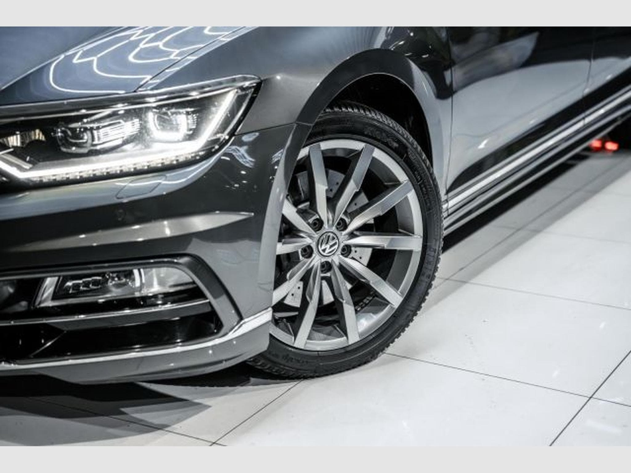 VW Passat Passat Variant 2.0 TDI DSG Highl. 2x R-Line 4Mo (2016) - Photo 3