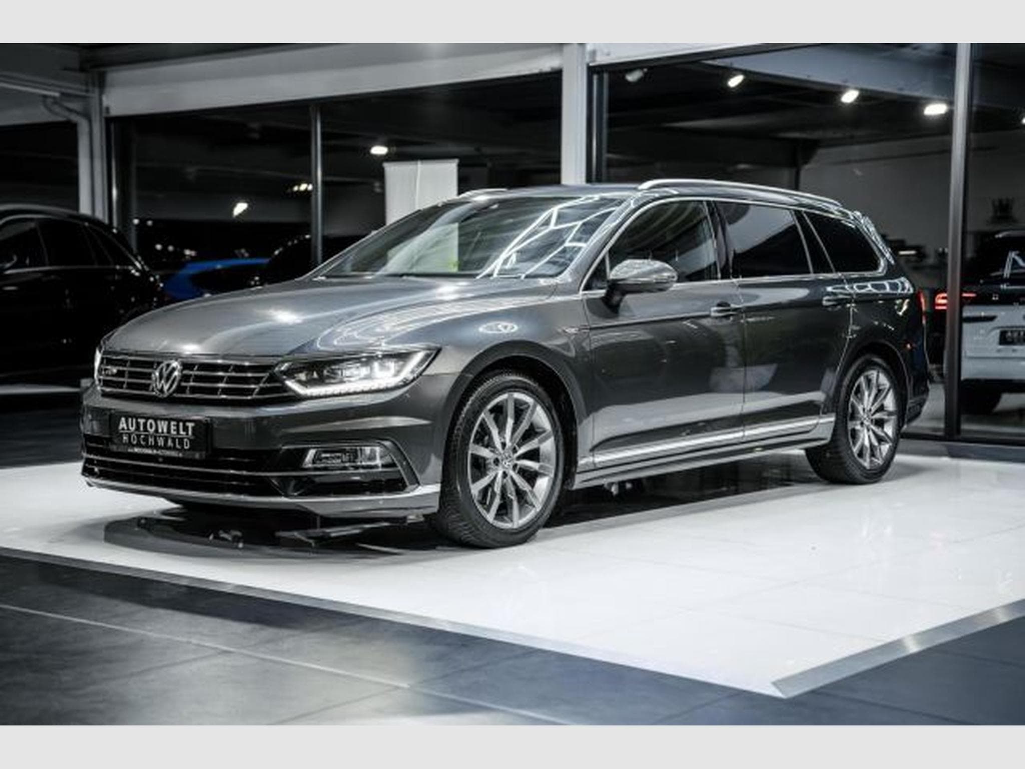 VW Passat Passat Variant 2.0 TDI DSG Highl. 2x R-Line 4Mo (2016) - Photo 4