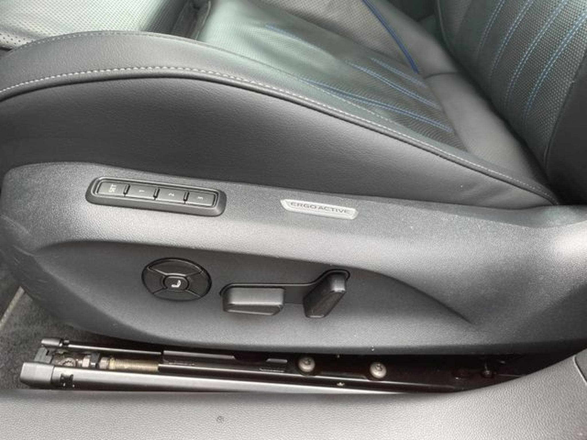 VW Passat Passat 2.0TDI 4x4 R-Line Leder Pano Signature (2024) - Photo 14