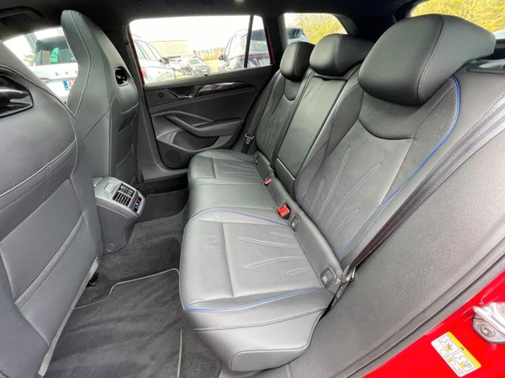 VW Passat Passat 2.0TDI 4x4 R-Line Leder Pano Signature (2024) - Photo 15