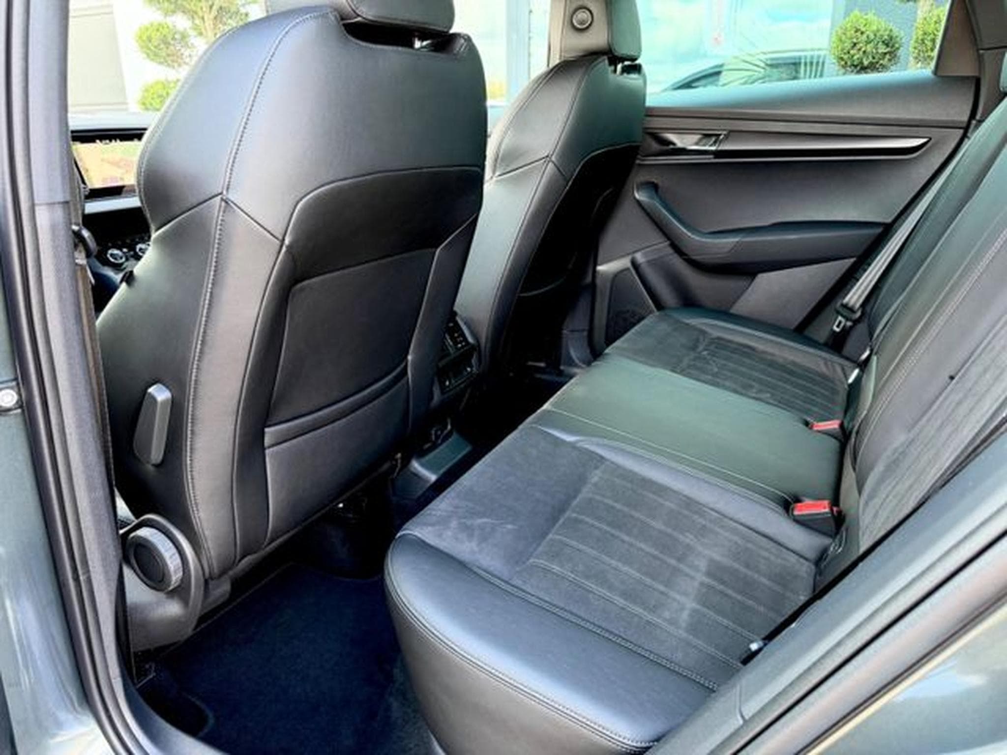 Skoda Karoq Karoq Sportline 2.0 TDI DSG 4x4 /LED/ACC/CAM/ (2020) - Foto 15