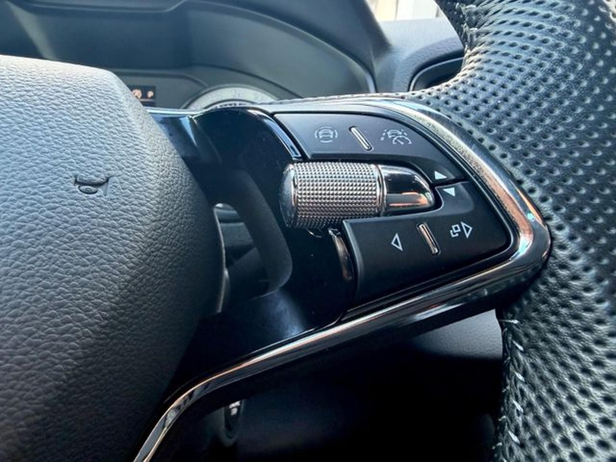 Skoda Karoq Karoq Sportline 2.0 TDI DSG 4x4 /LED/ACC/CAM/ (2020) - Foto 25