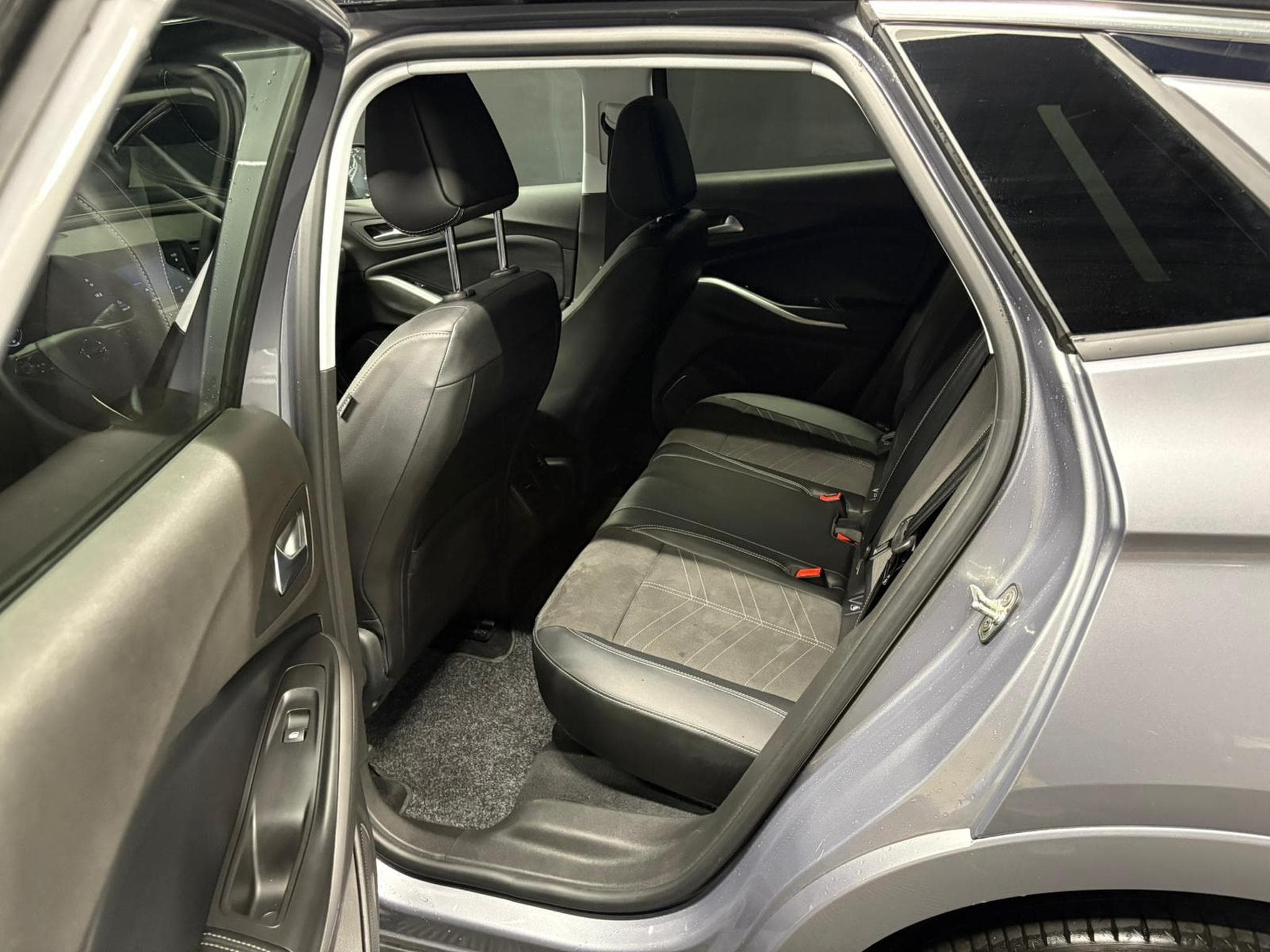 Opel Grandland ULTIMATE 1.5 DIESEL 130 EAT8 (2024) - Foto 9