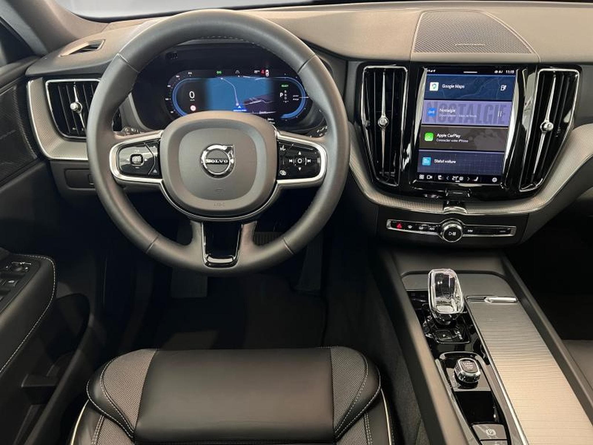 Volvo XC60 Ultimate Dark (2023) - Photo 15