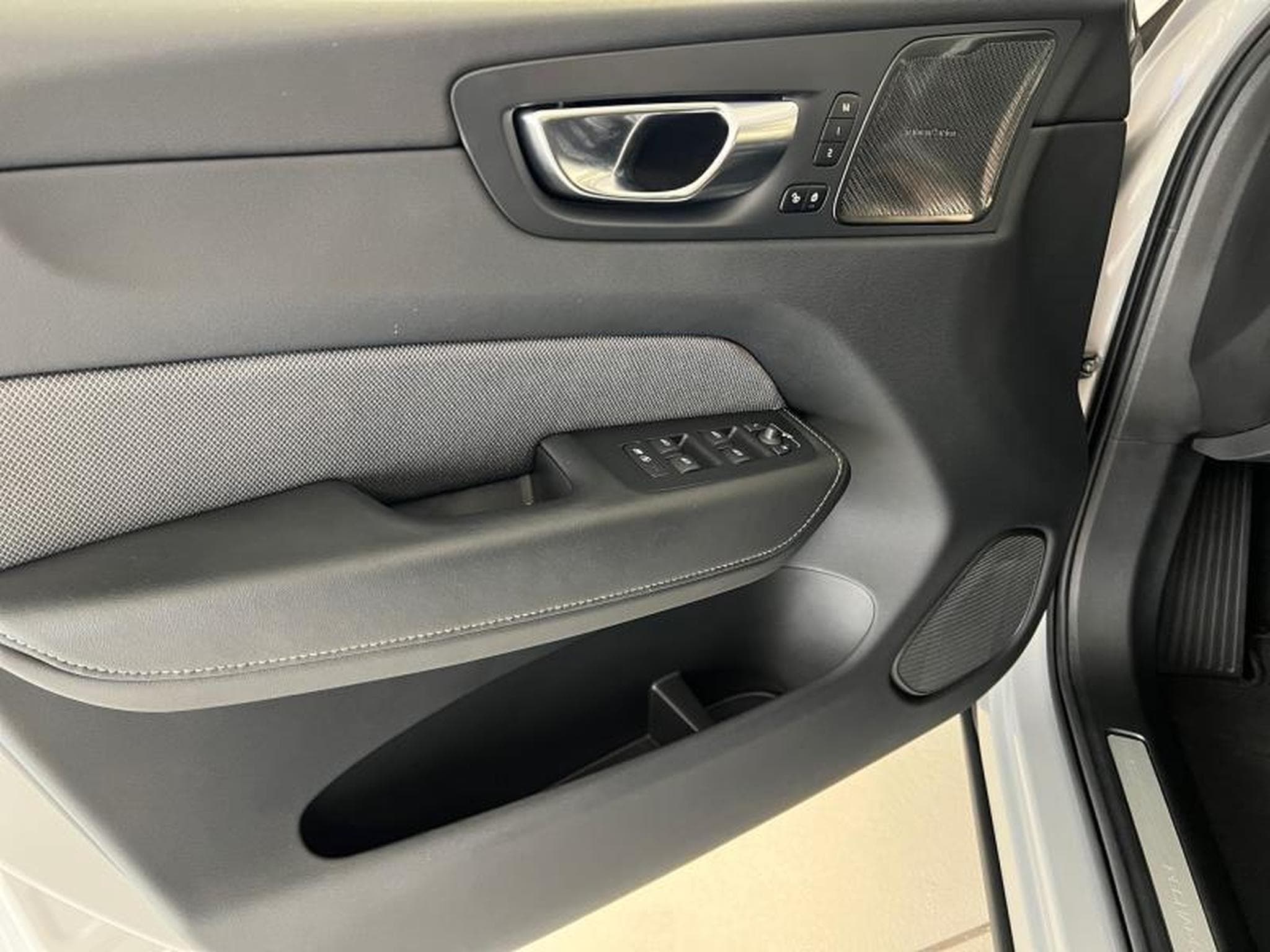 Volvo XC60 Ultimate Dark (2023) - Photo 18