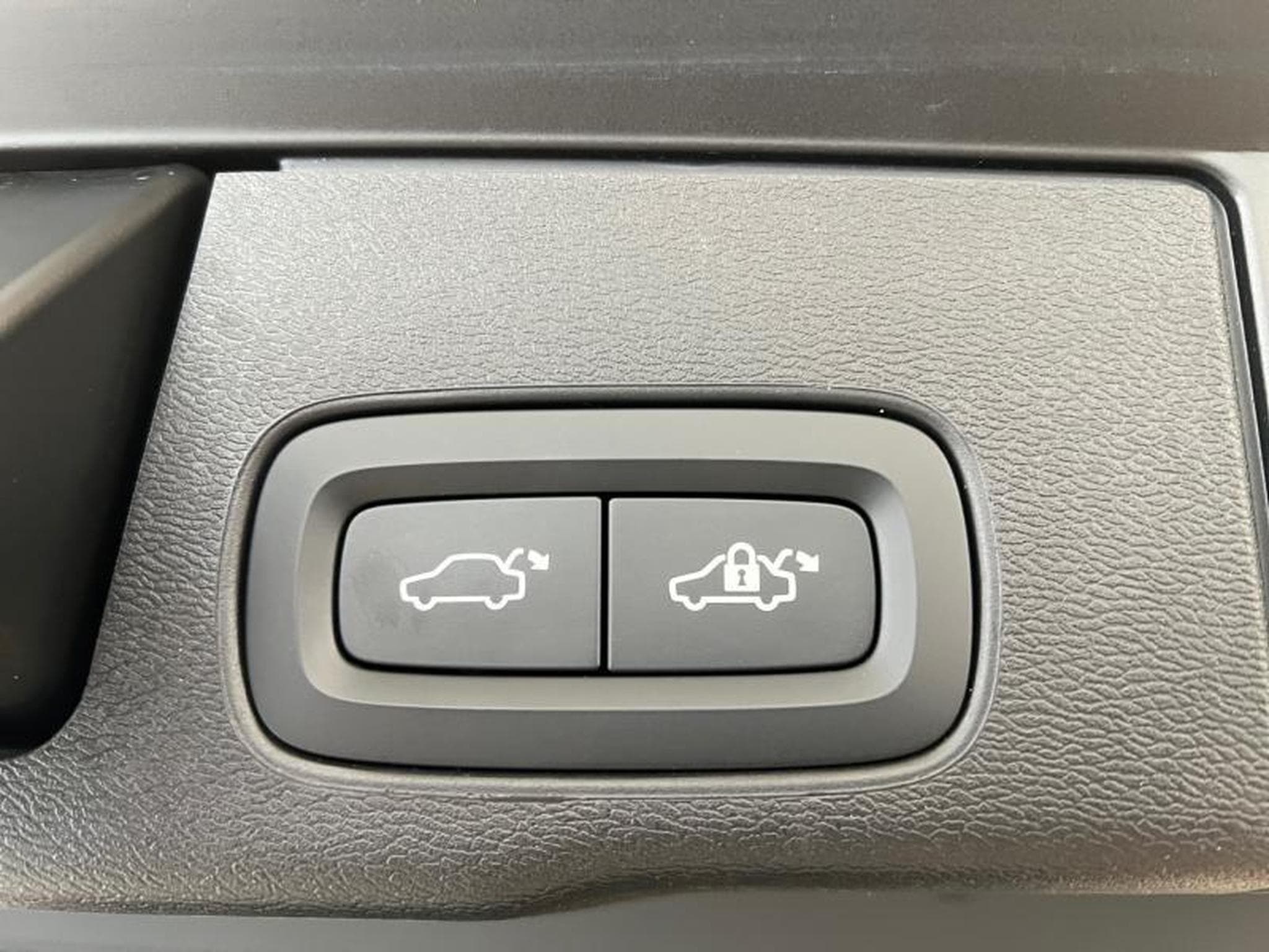 Volvo XC60 Ultimate Dark (2023) - Photo 21