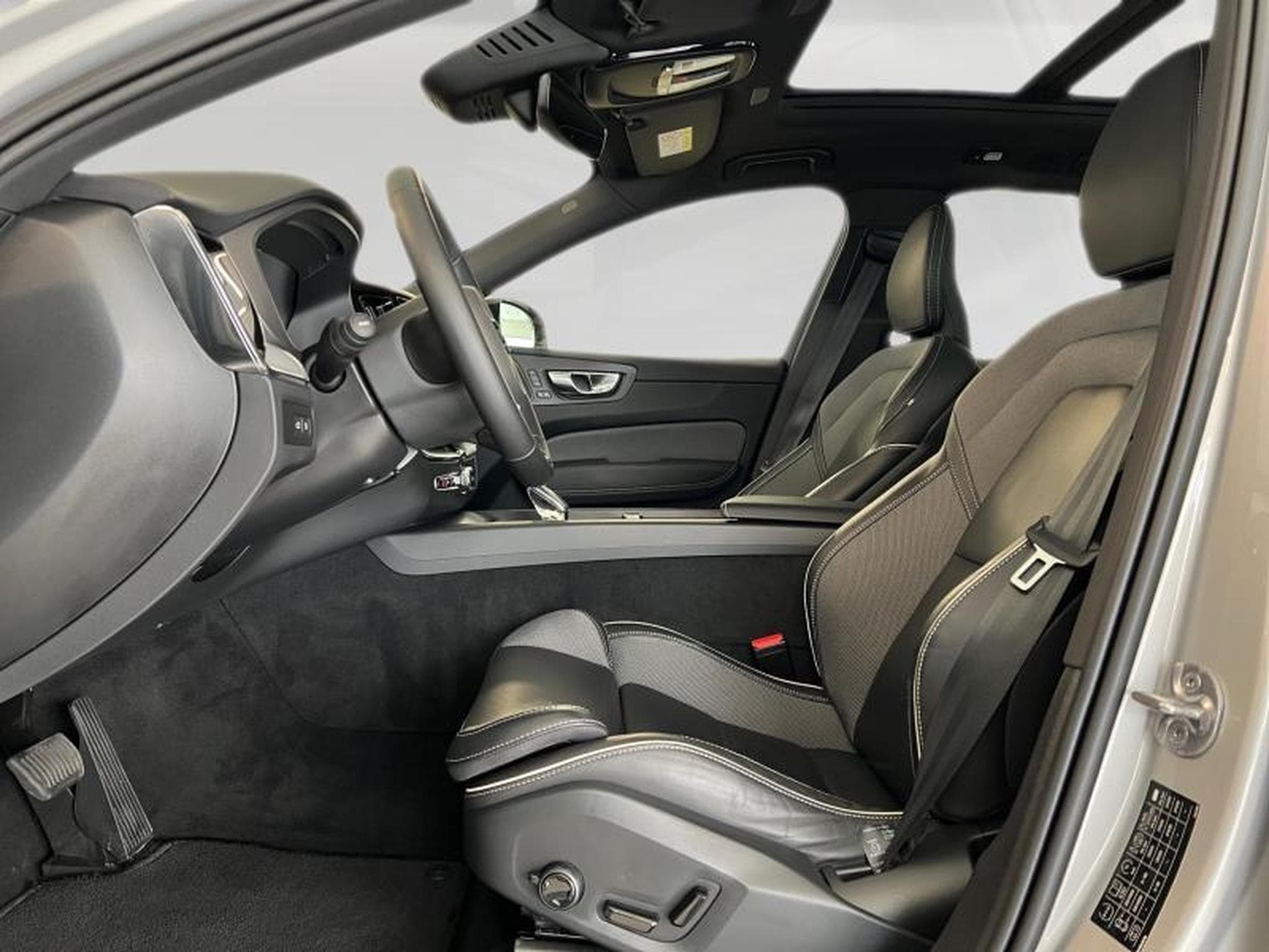 Volvo XC60 Ultimate Dark (2023) - Photo 9