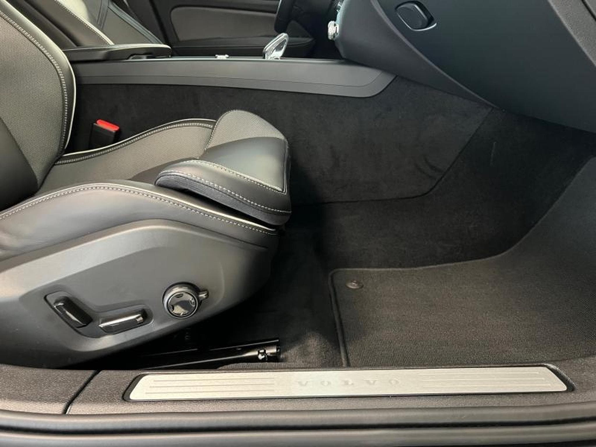 Volvo V60 Plus (2024) - Photo 11