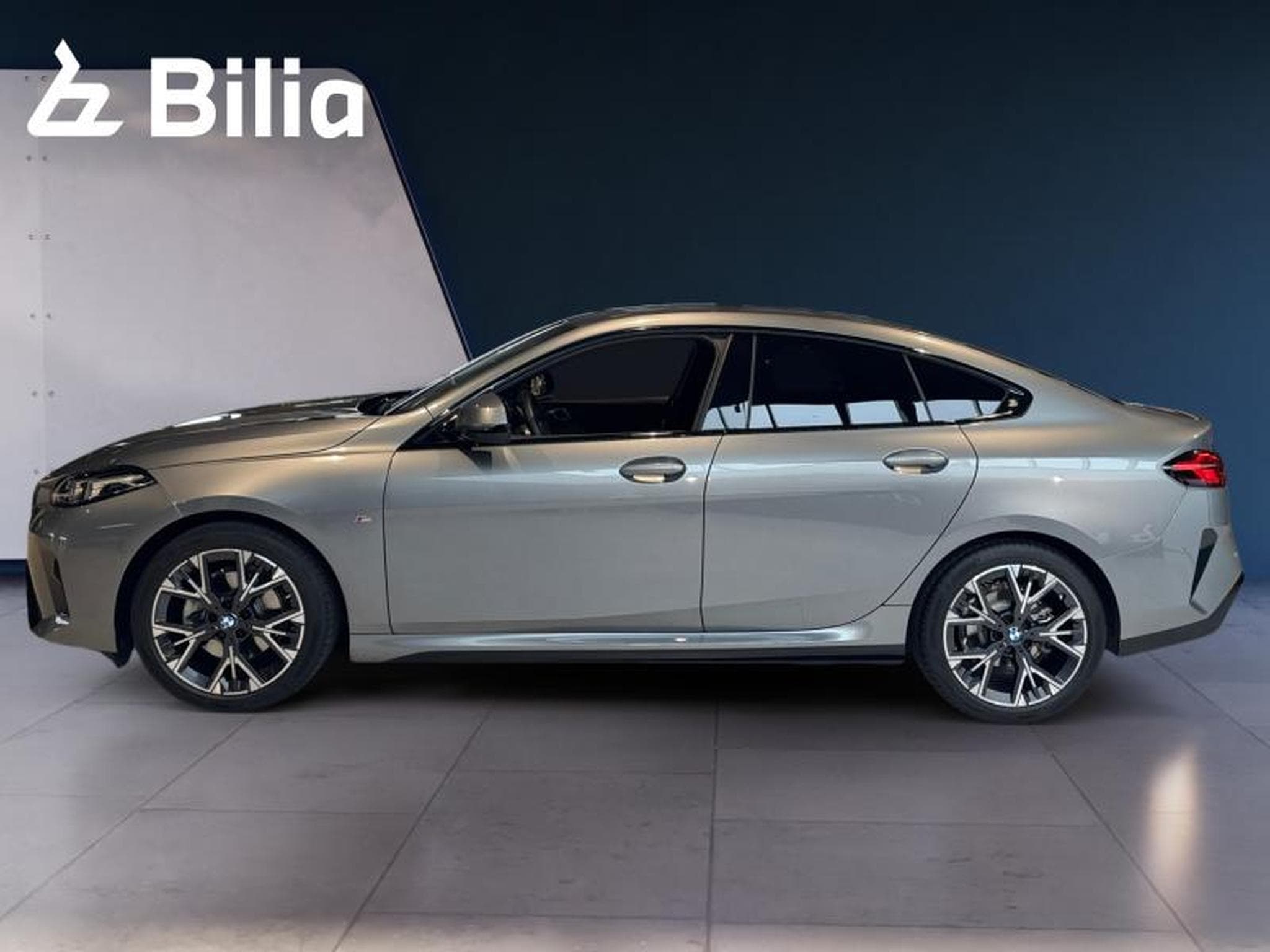 BMW 220 220i M-Sport (2025) - Photo 17