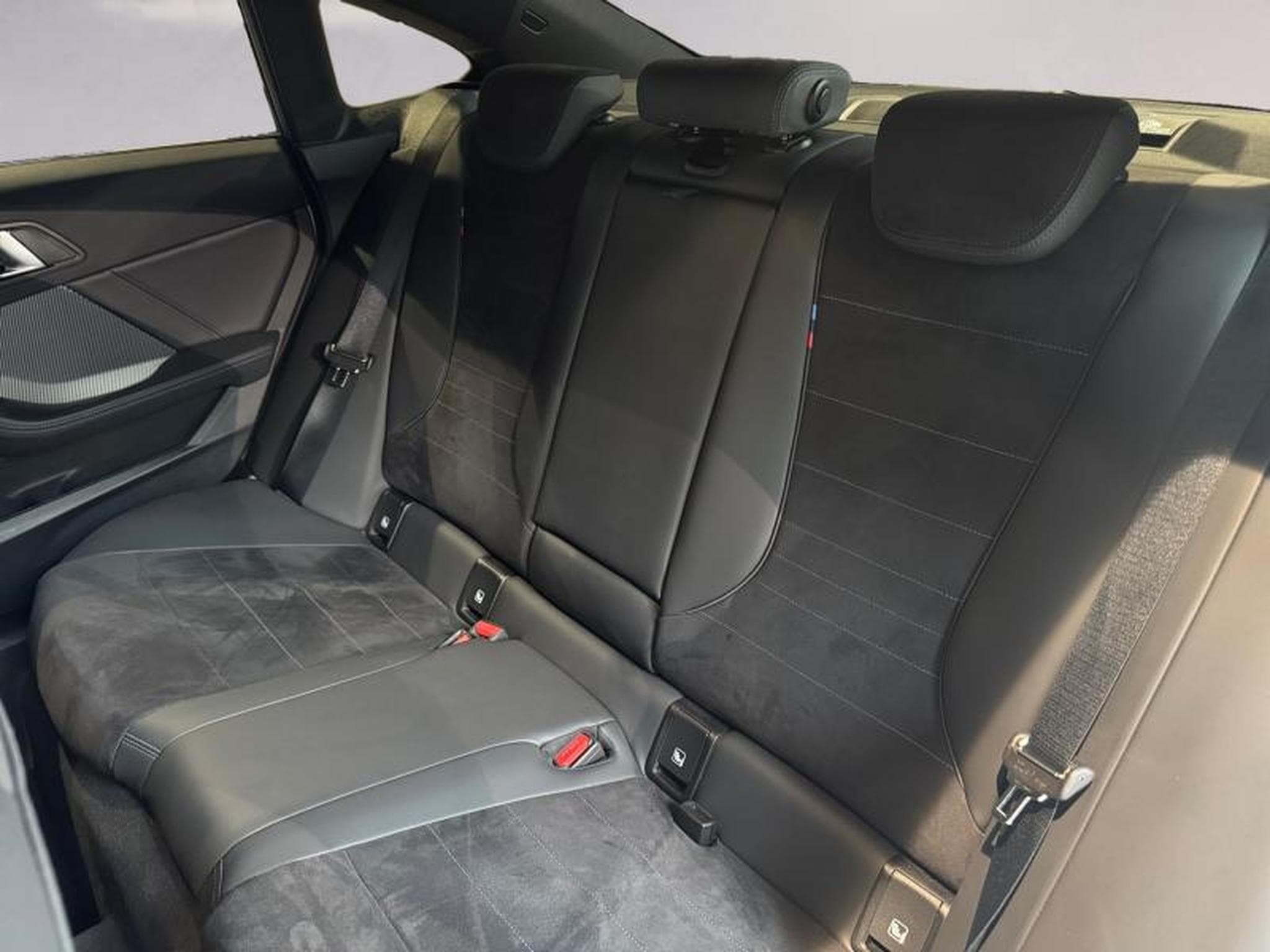 BMW 220 220i M-Sport (2025) - Photo 19