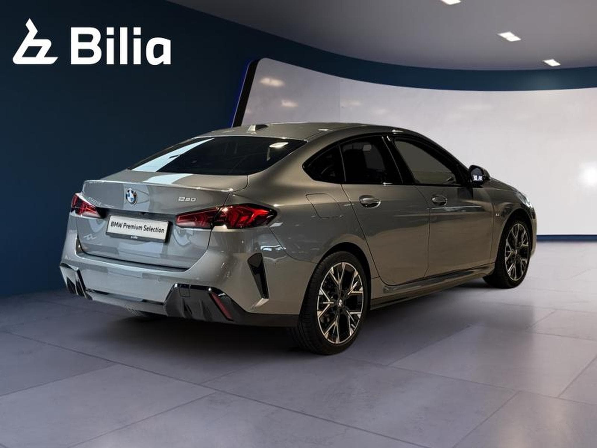 BMW 220 220i M-Sport (2025) - Photo 2