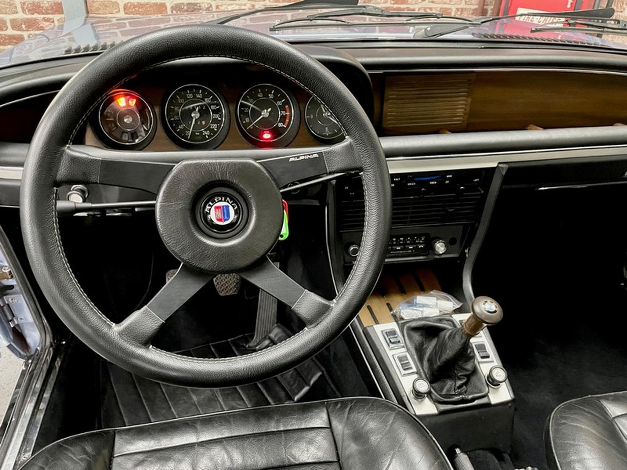 BMW 3.0 CS 3.0 CS E9 Coupé 180cv TO/JaBBS/Cuir/VE/VC (1975) - Photo 4