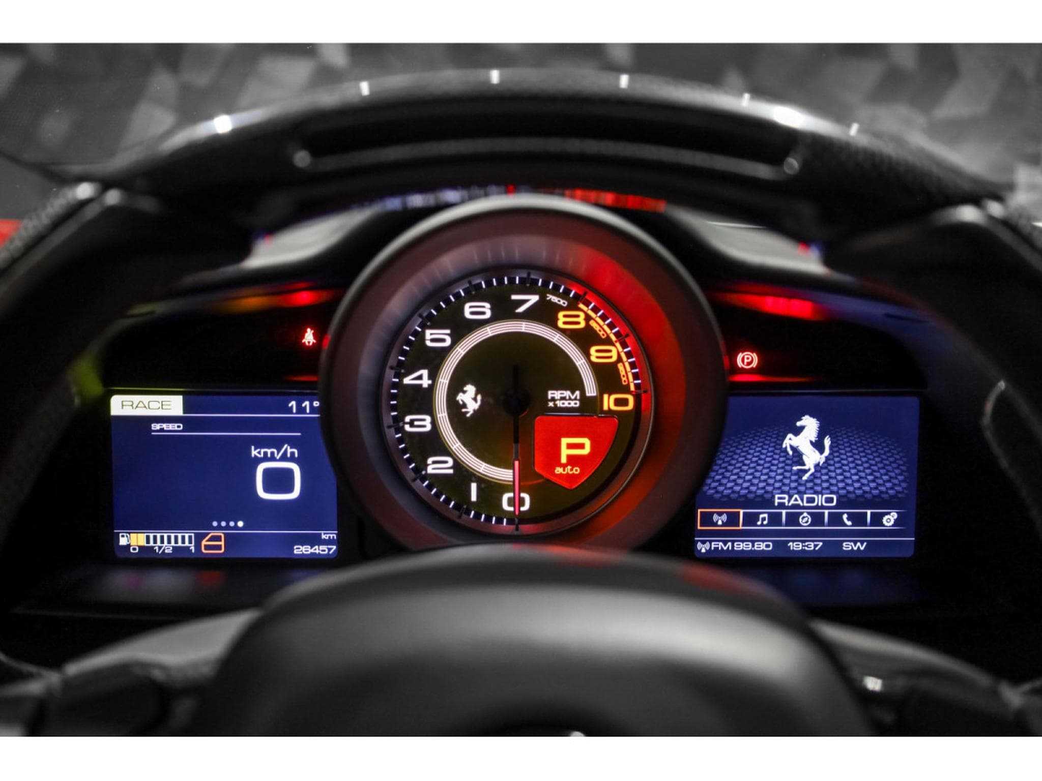 Ferrari 488 GTB 3.9 V8 - ROSSO CORSA (2015) - Photo 16