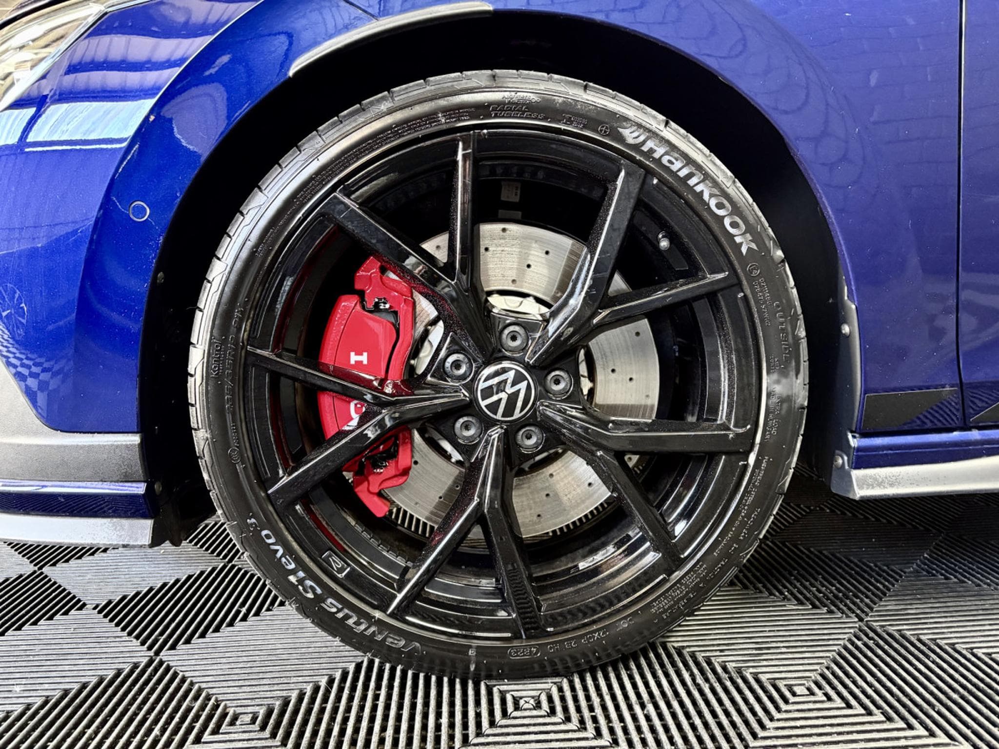 VW Golf GTI Clubsport 2.0 TSI 300 CV DSG7 *PANO*ACC* *CAM* (2024) - Photo 21