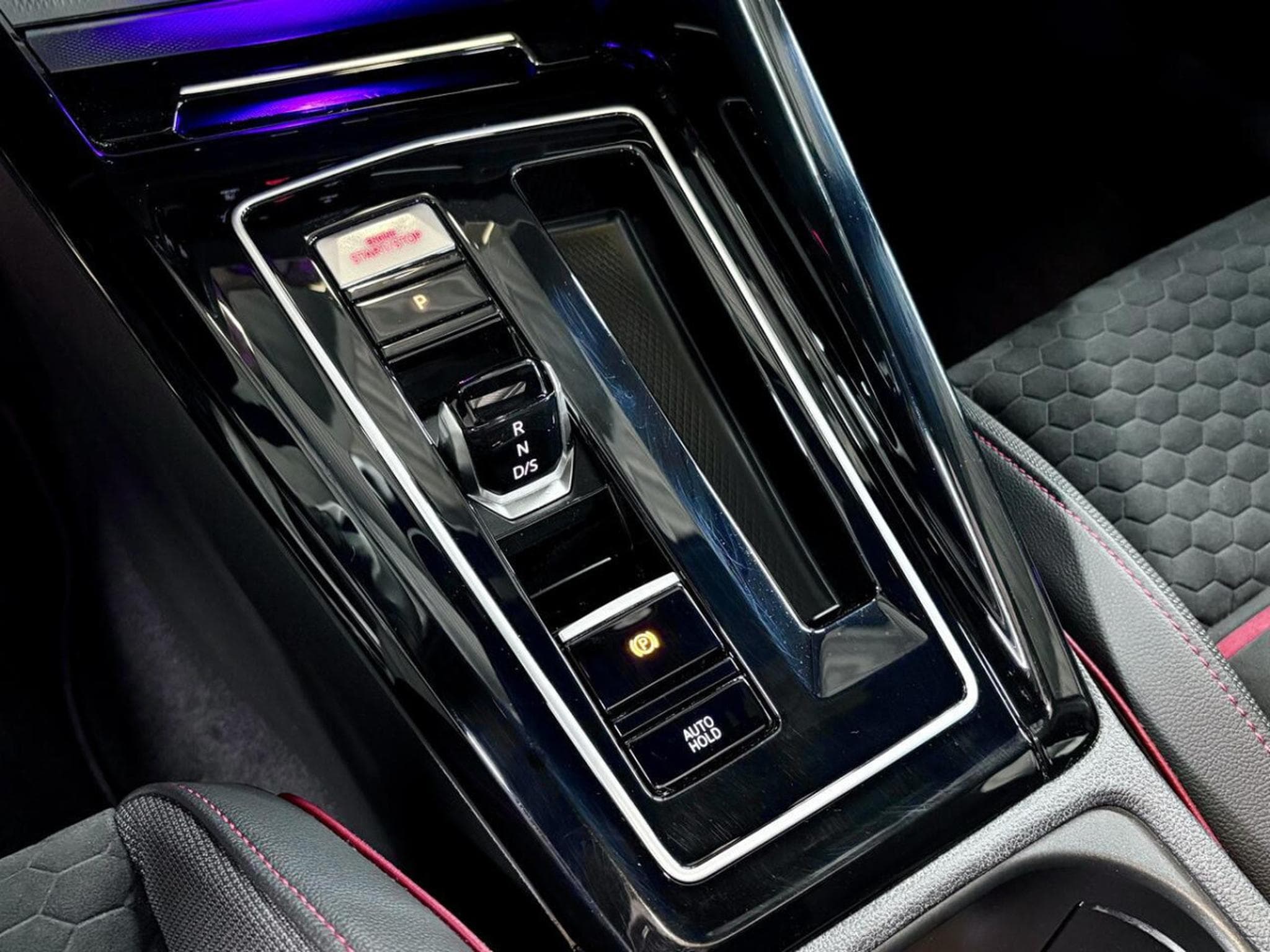 VW Golf GTI Clubsport 2.0 TSI 300 CV DSG7 *ACC* *CAM* (2022) - Foto 9