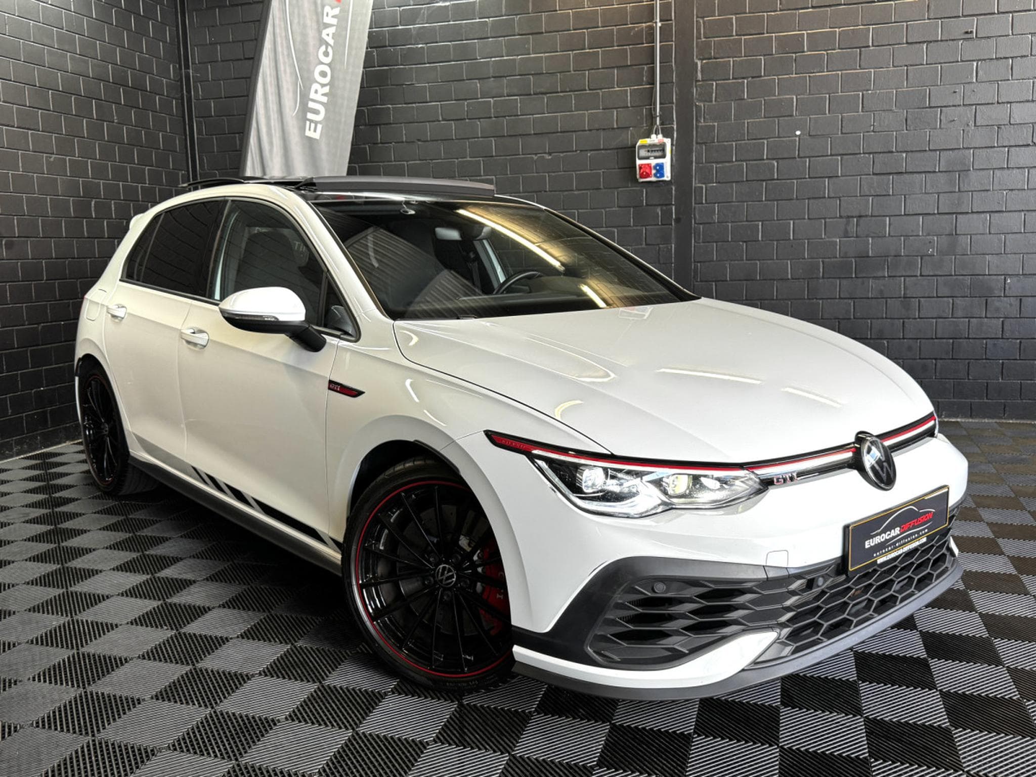 VW Golf GTI Clubsport 2.0 TSI 300 CV DSG7 *DCC* AKRA* MATRIX *PANO* (2023) - Photo 3