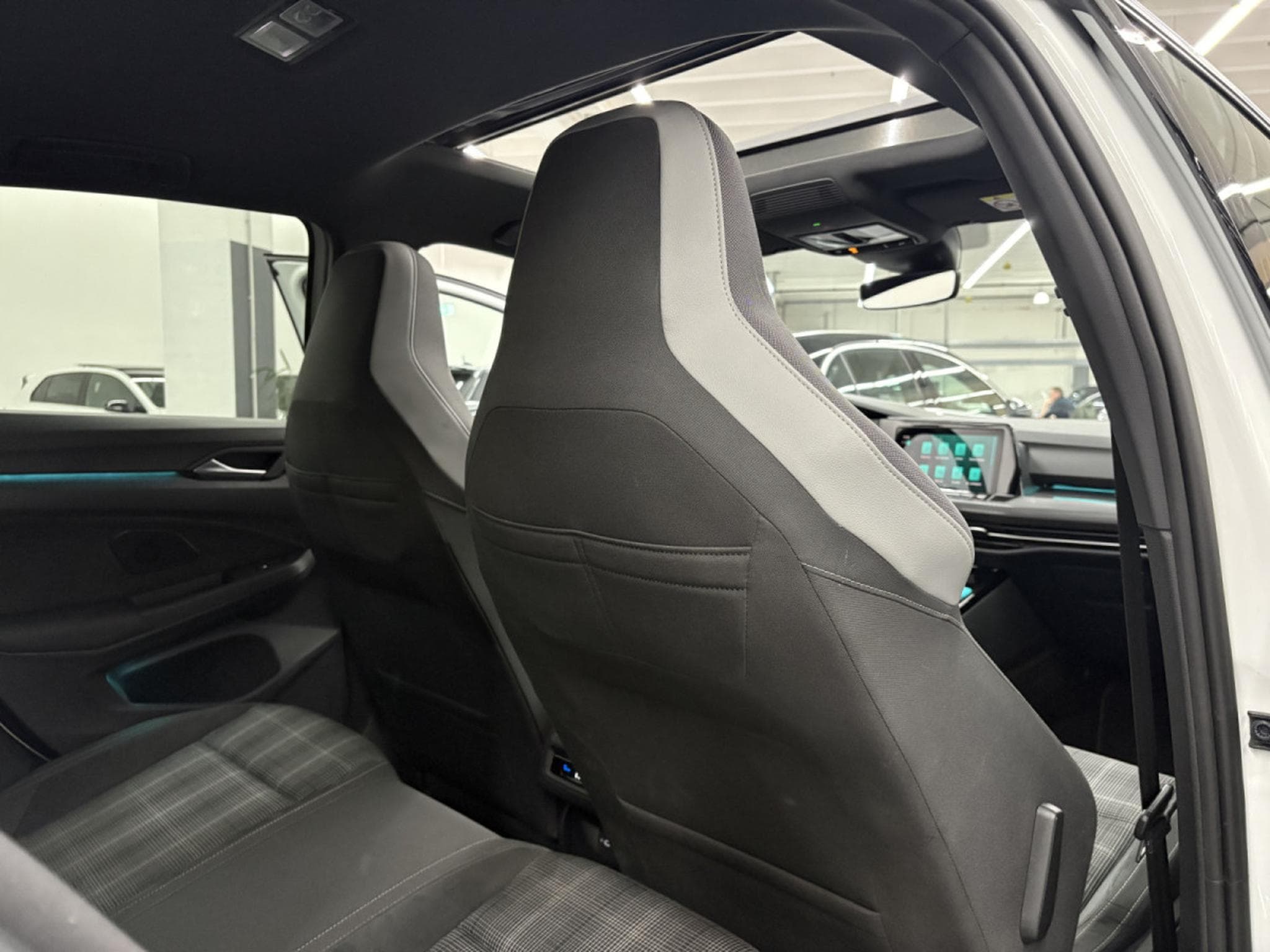 VW Golf GTD 2.0 TDI DSG7 200 CV *HARMAN* CAMERA* (2024) - Photo 13