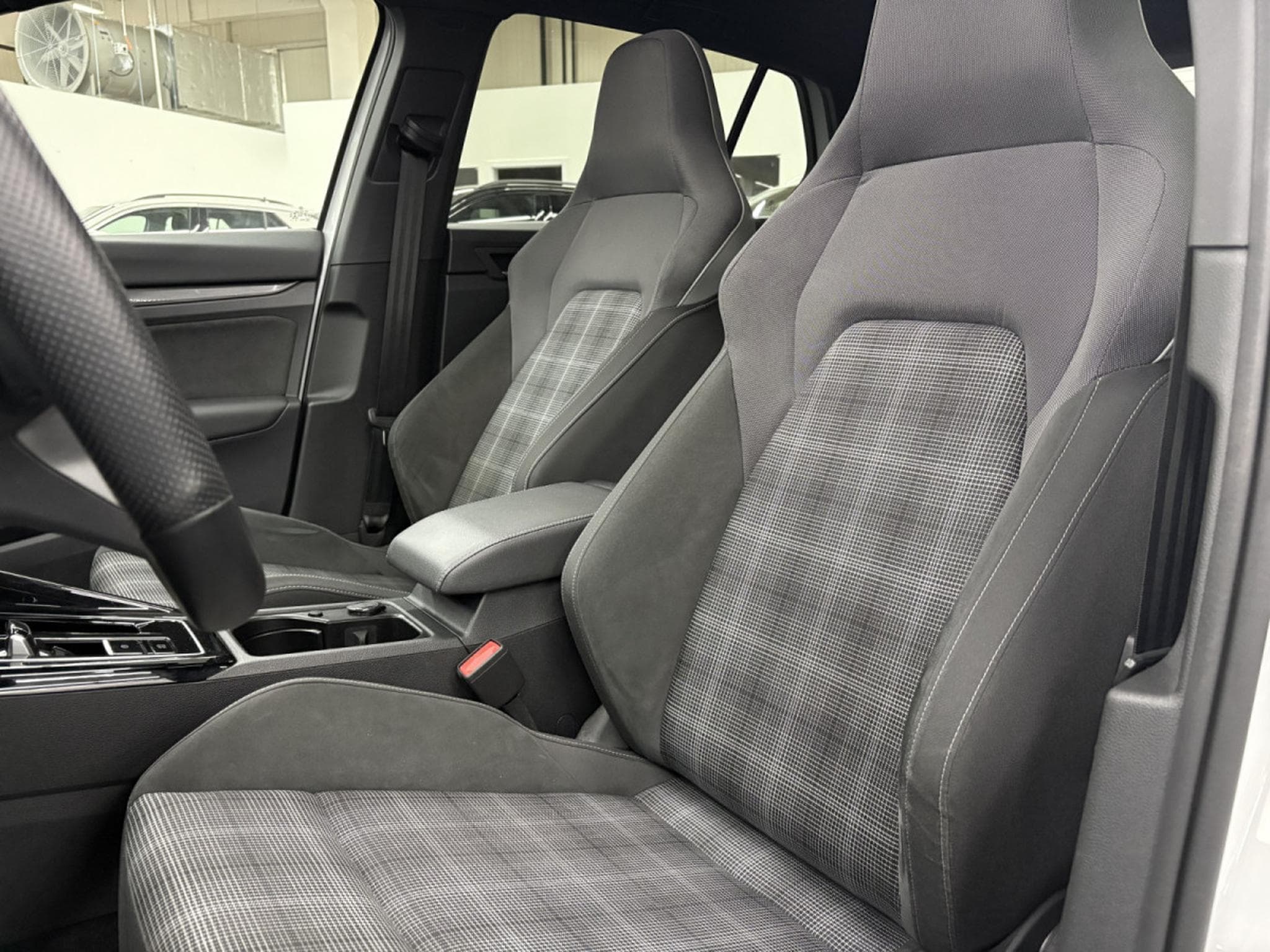 VW Golf GTD 2.0 TDI DSG7 200 CV *HARMAN* CAMERA* (2024) - Photo 4