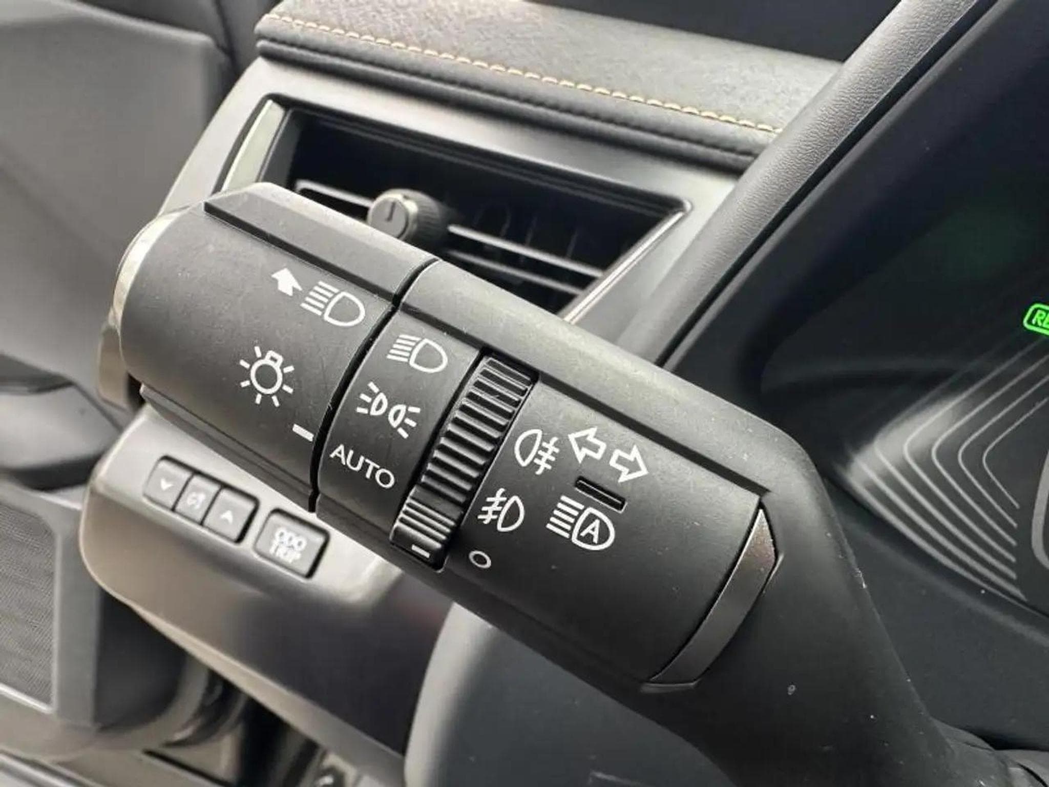 Lexus UX (2023) - Foto 17