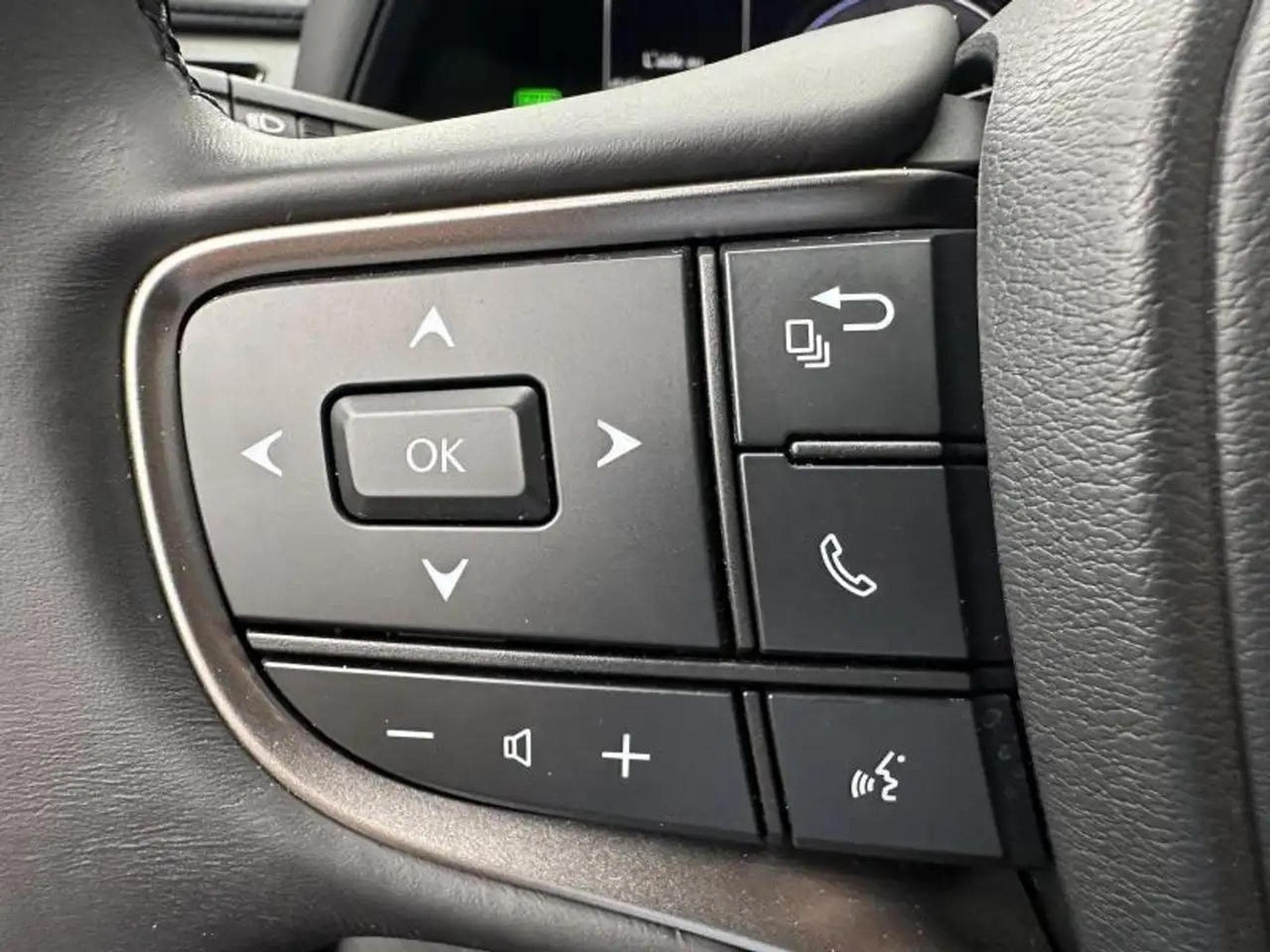 Lexus UX (2023) - Foto 20