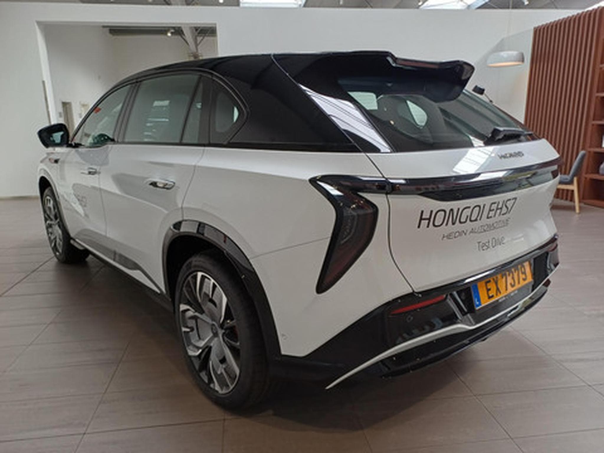 Hongqi EHS7 Long Range Long Range Launch Edition (2026) - Photo 6