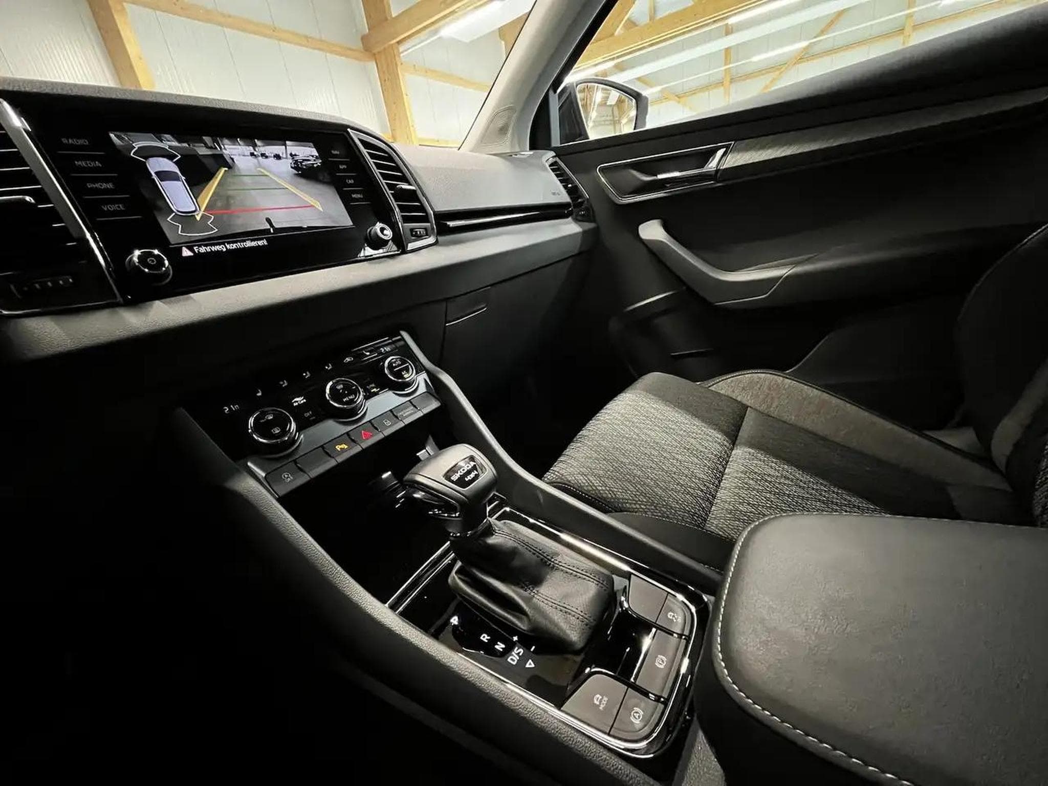 Skoda Karoq (2024) - Foto 18