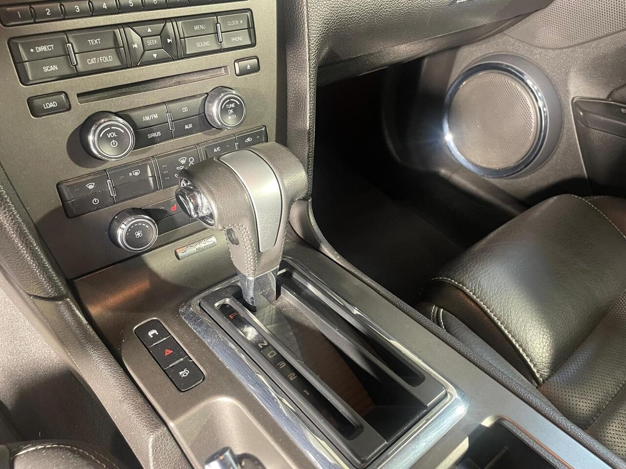 Ford Mustang COUPE GT 4.6 V8 315 CV (2010) - Photo 4