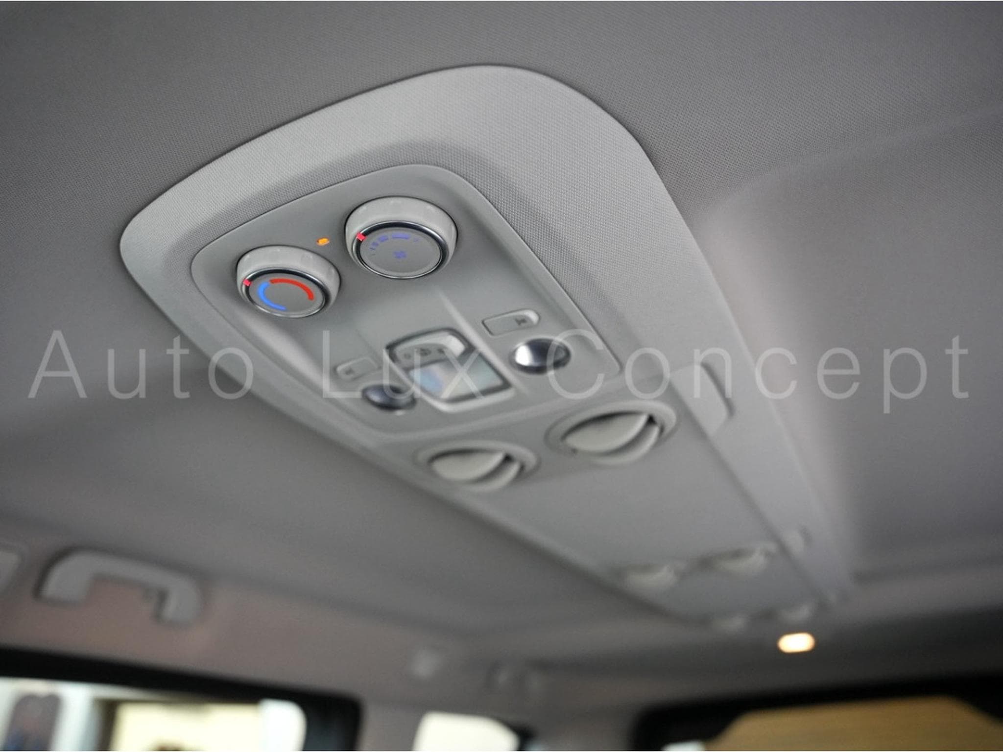 Toyota Proace 2.0 D-4D 177 ch AT8 L2 Shuttle Comfort 8 places (2020) - Photo 24