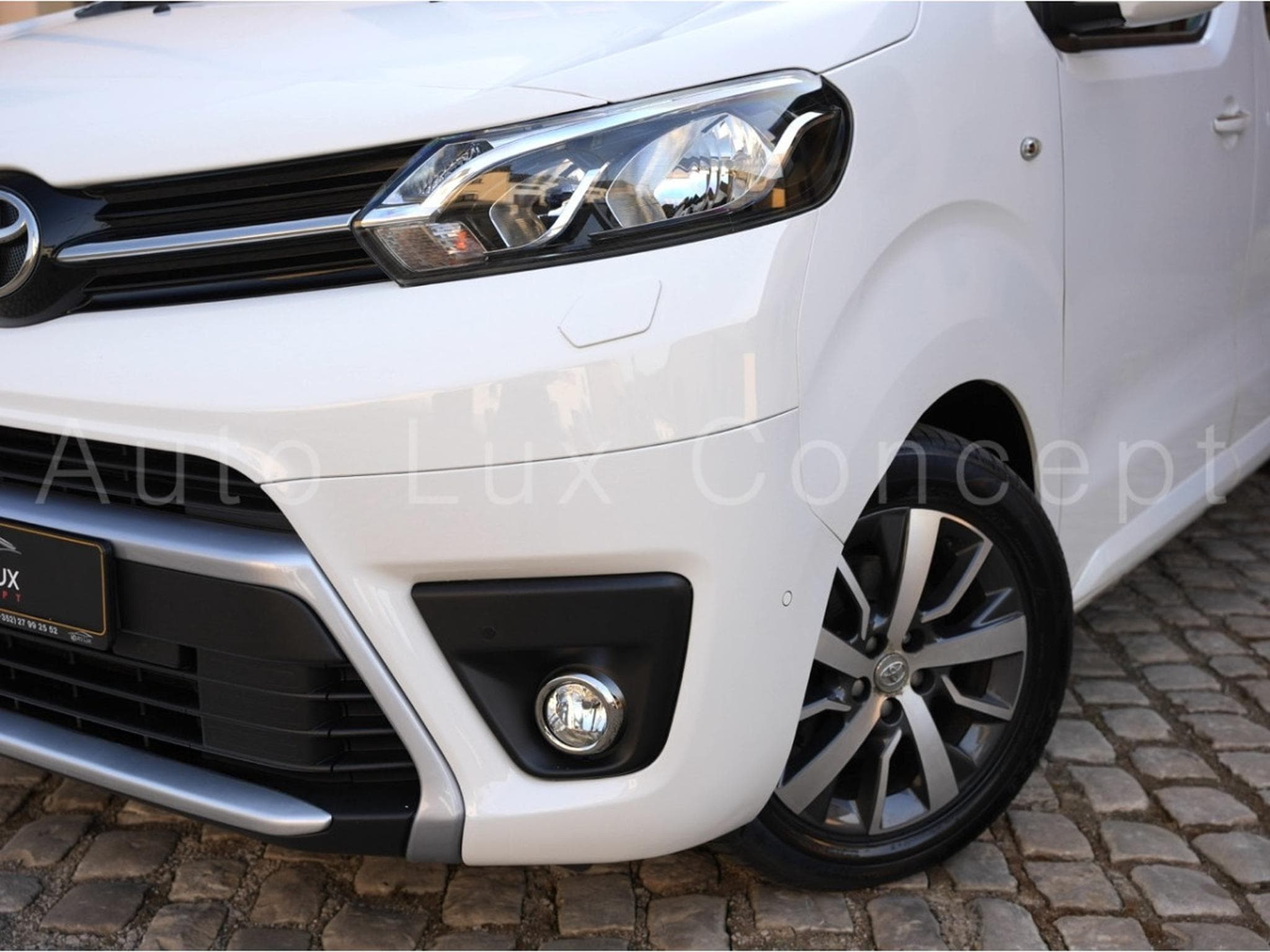 Toyota Proace 2.0 D-4D 177 ch AT8 L2 Shuttle Comfort 8 places (2020) - Photo 26