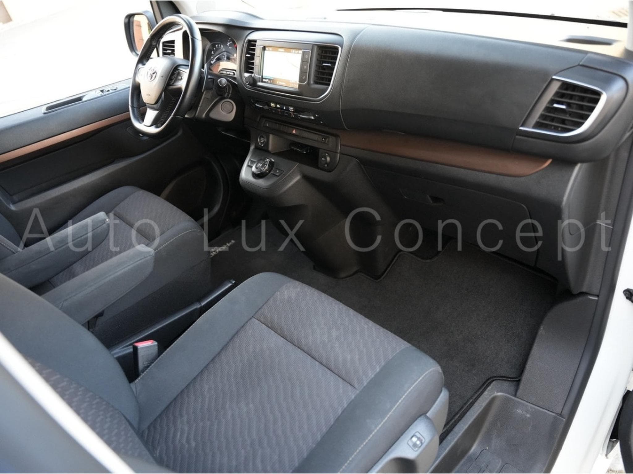 Toyota Proace 2.0 D-4D 177 ch AT8 L2 Shuttle Comfort 8 places (2020) - Photo 6