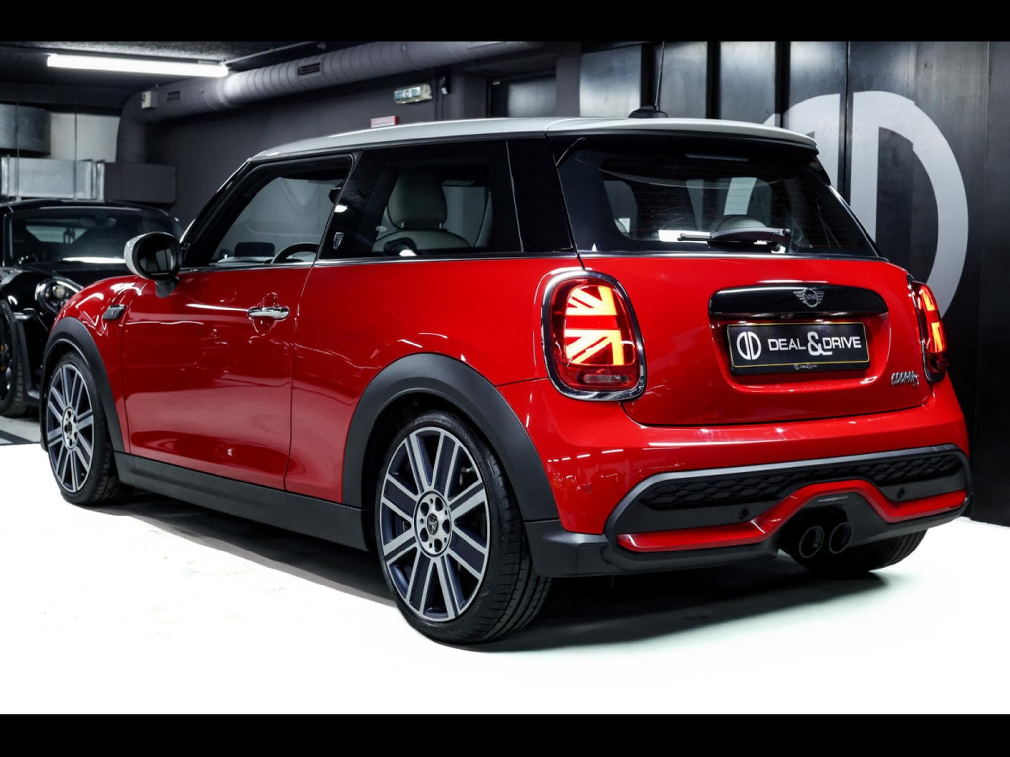 Mini Cooper S 3 PORTES YOURS TRIM – CHILI RED (2022) - Photo 3