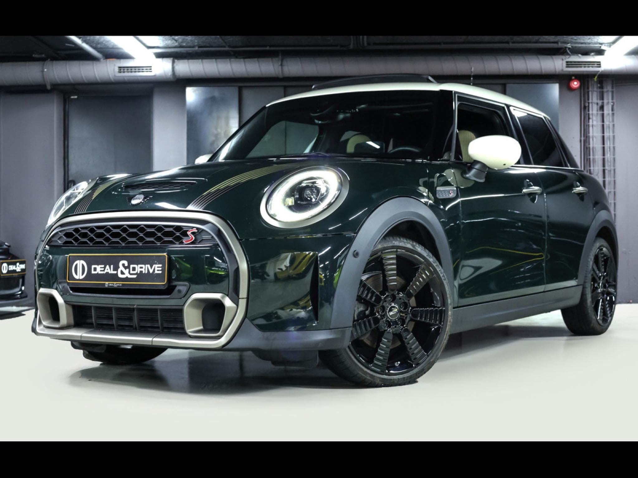 Mini Cooper S 5 PORTES AUTO RESOLUTE EDITION – REBEL GREEN (2022) - Photo 1