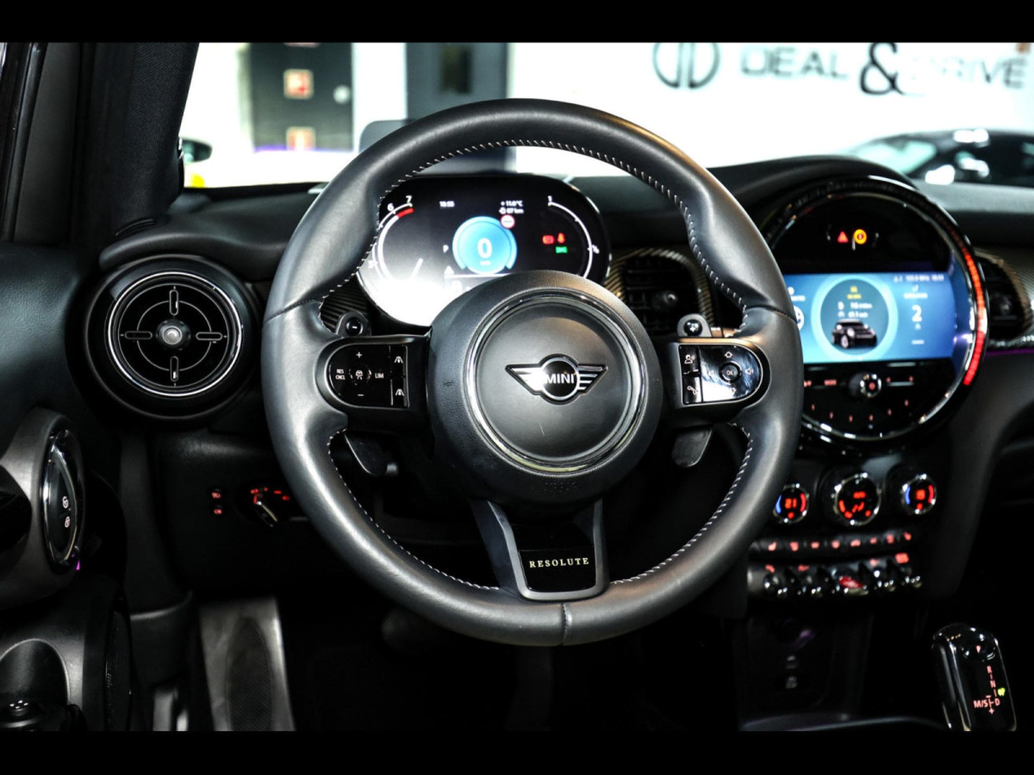 Mini Cooper S 5 PORTES AUTO RESOLUTE EDITION – REBEL GREEN (2022) - Photo 17