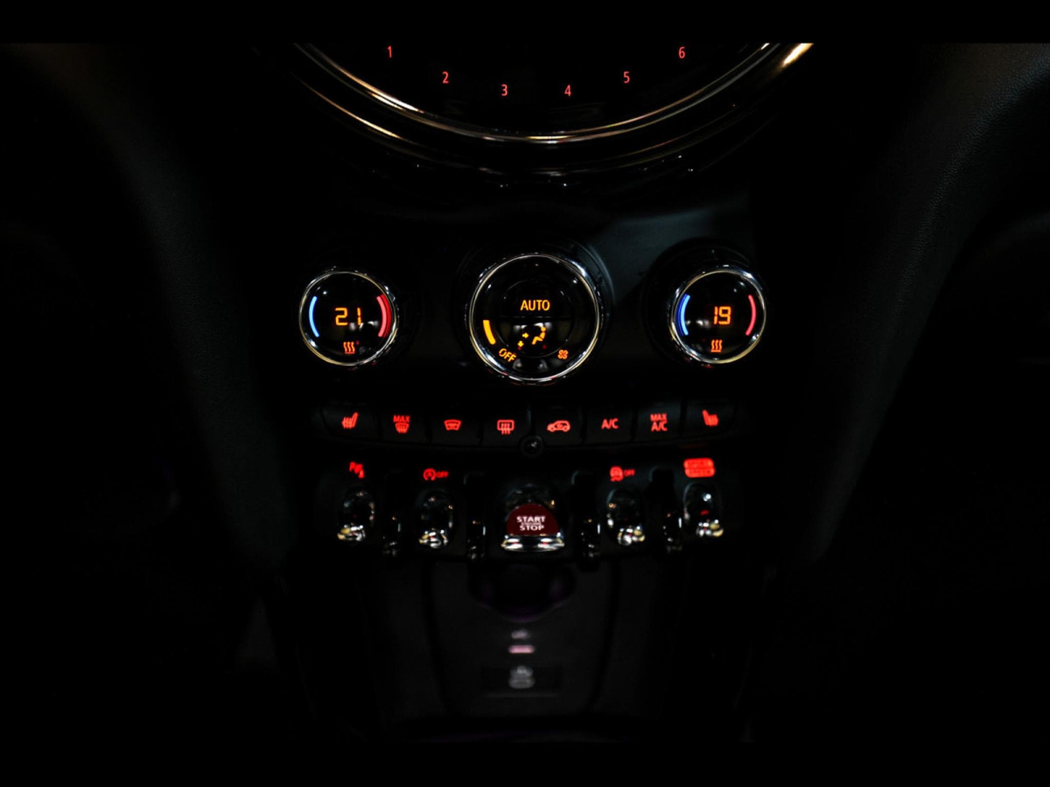 Mini Cooper S 5 PORTES AUTO RESOLUTE EDITION – REBEL GREEN (2022) - Photo 21