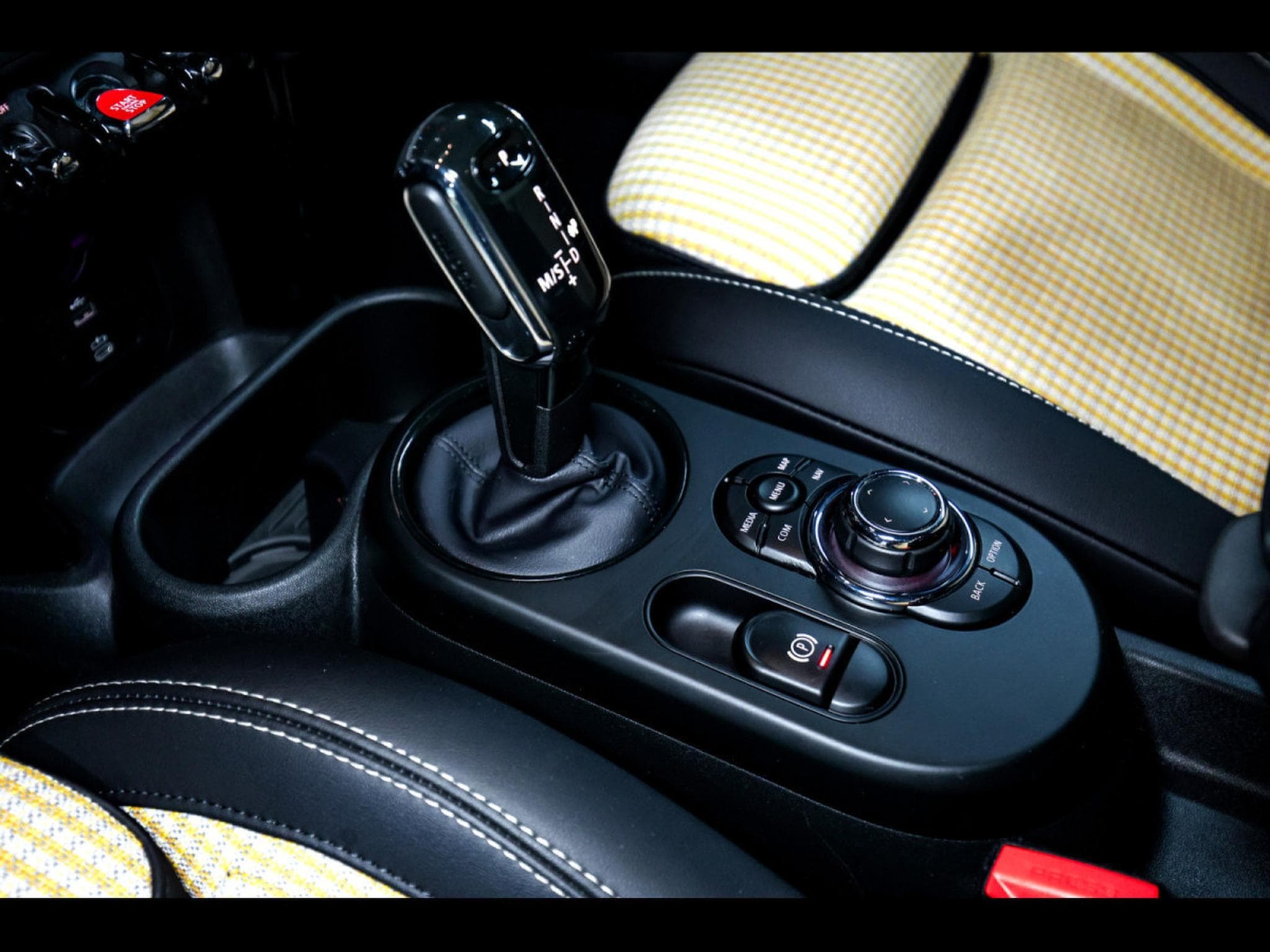 Mini Cooper S 5 PORTES AUTO RESOLUTE EDITION – REBEL GREEN (2022) - Photo 22