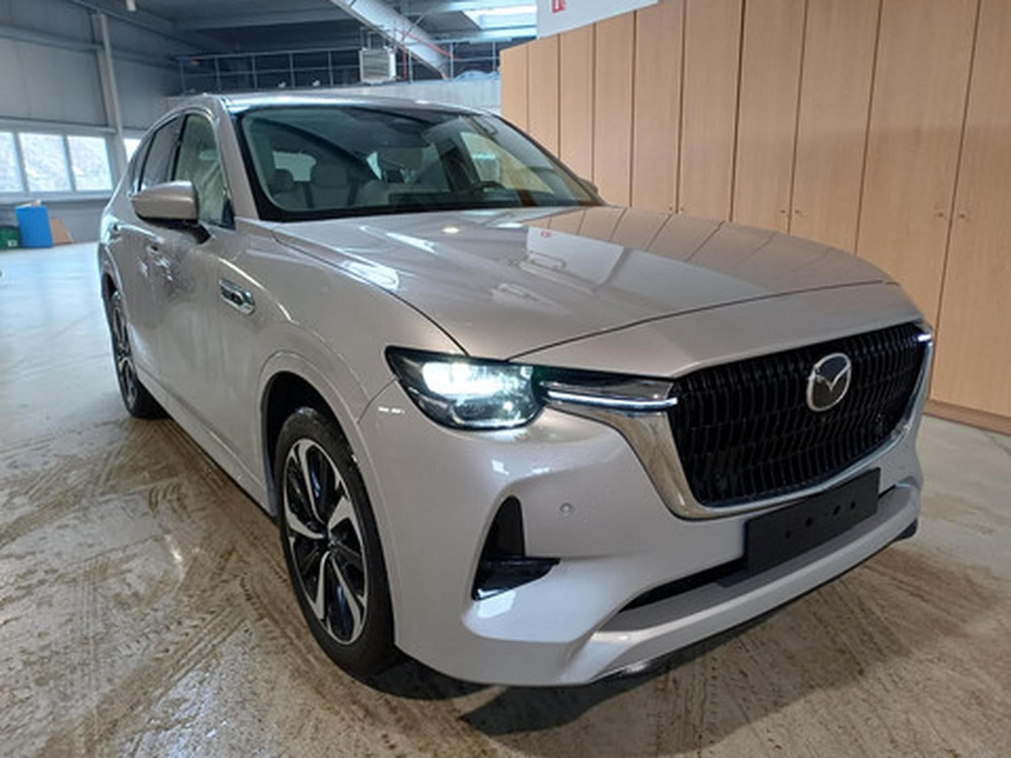 Mazda CX-60 2.5L e-SKYACTIV PHEV 327ps 8AT AWD TAKUMI (2026) - Photo 2