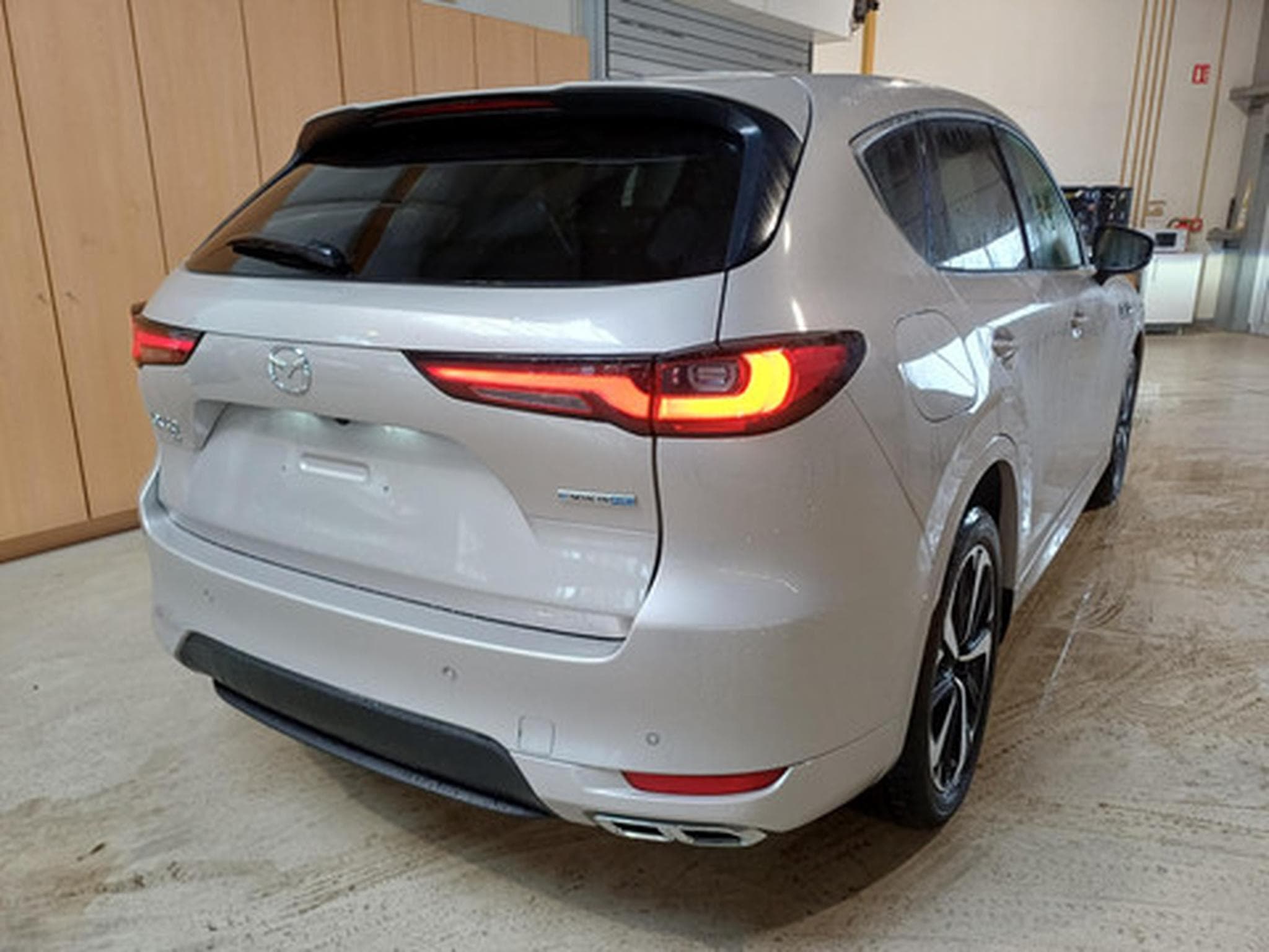 Mazda CX-60 2.5L e-SKYACTIV PHEV 327ps 8AT AWD TAKUMI (2026) - Photo 4