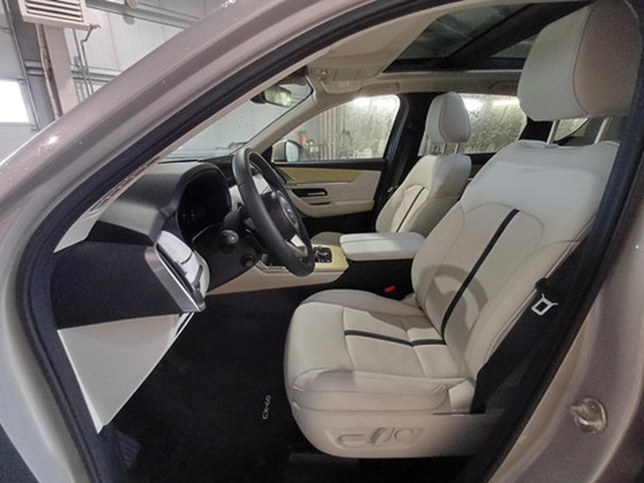 Mazda CX-60 2.5L e-SKYACTIV PHEV 327ps 8AT AWD TAKUMI (2026) - Photo 8