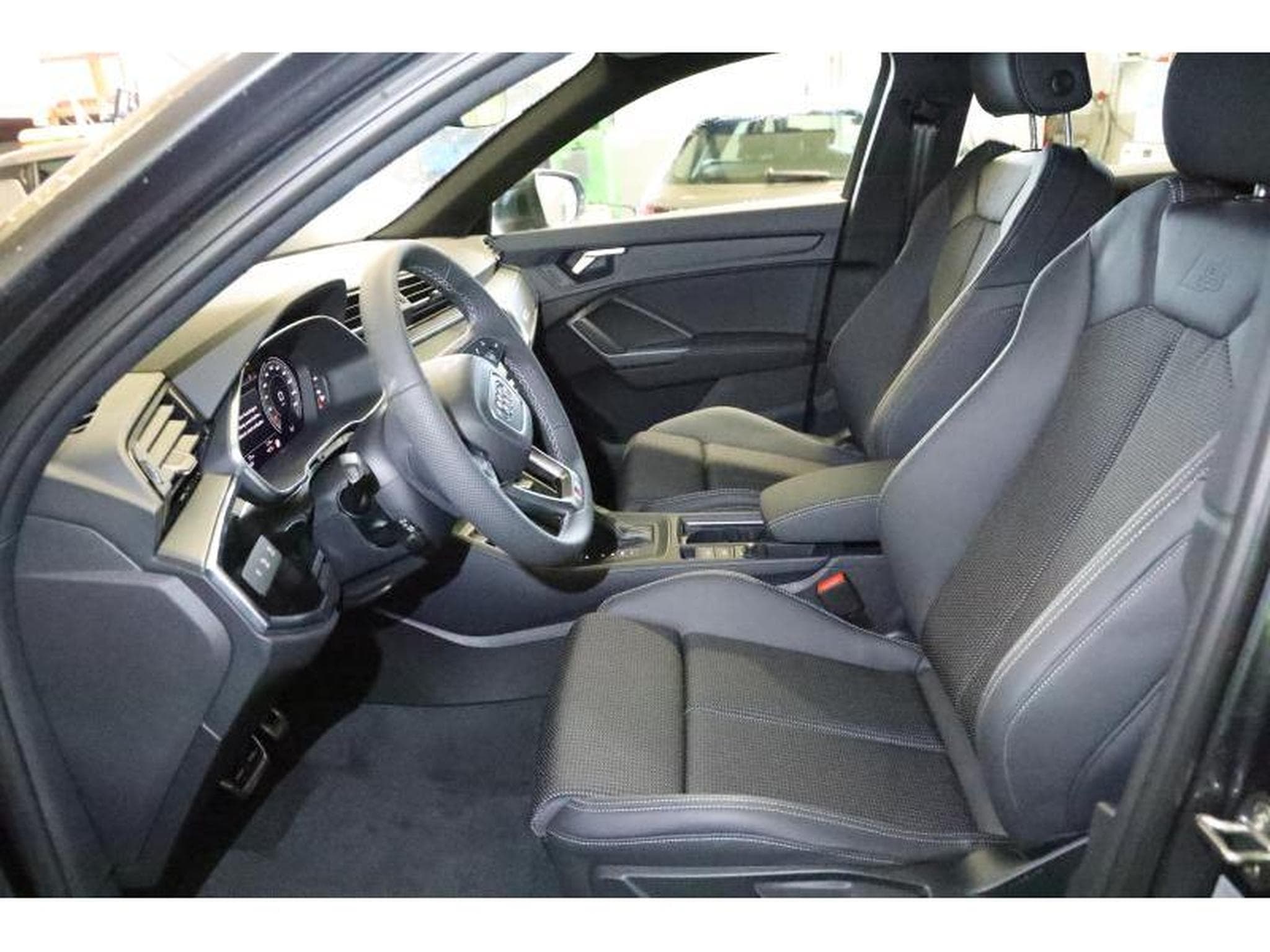 Audi Q3 Sportback S line (2024) - Photo 4