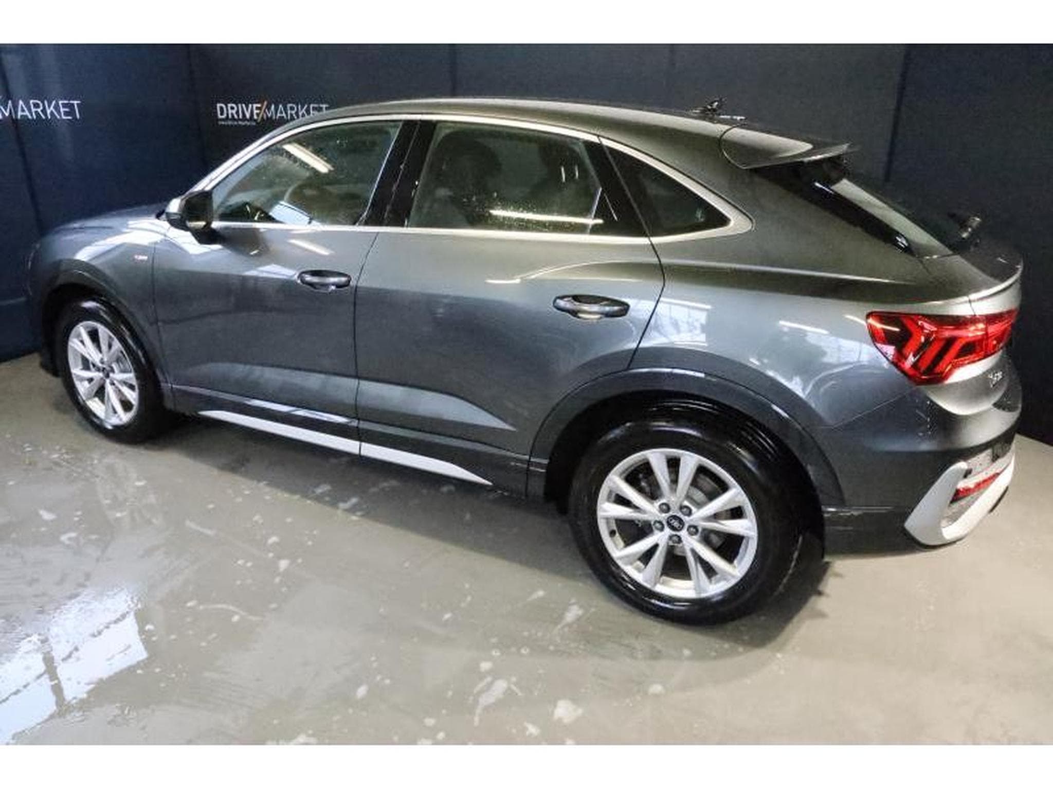 Audi Q3 Sportback S line (2024) - Photo 9