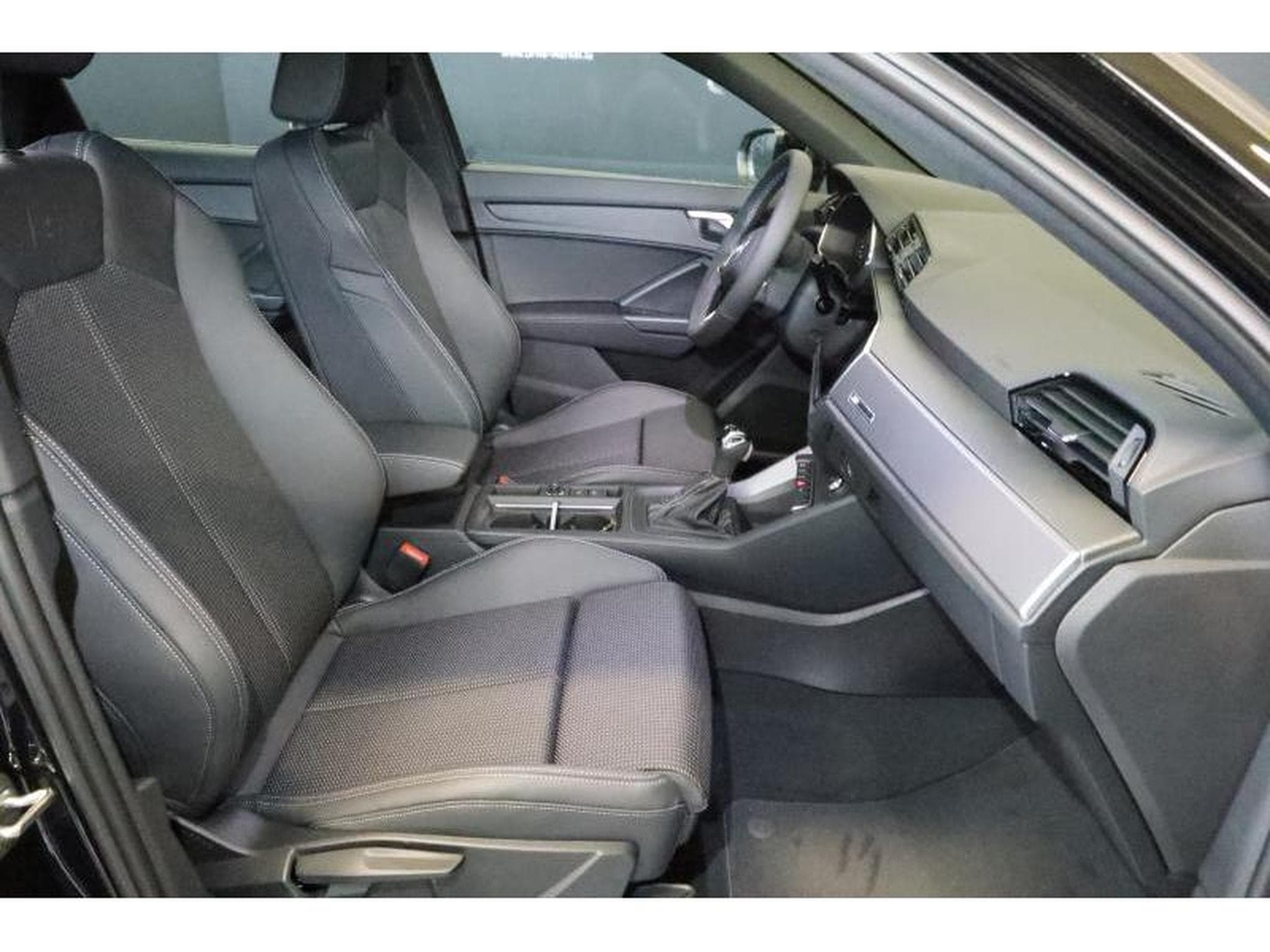 Audi Q3 Sportback S line (2024) - Photo 10