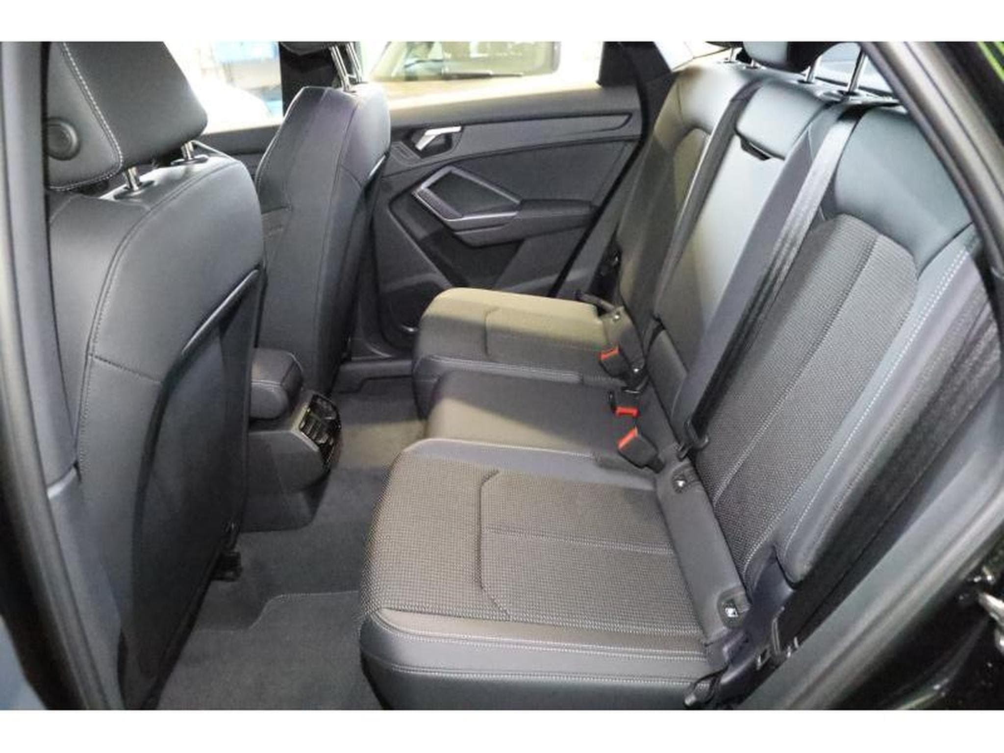 Audi Q3 Sportback S line (2024) - Photo 11